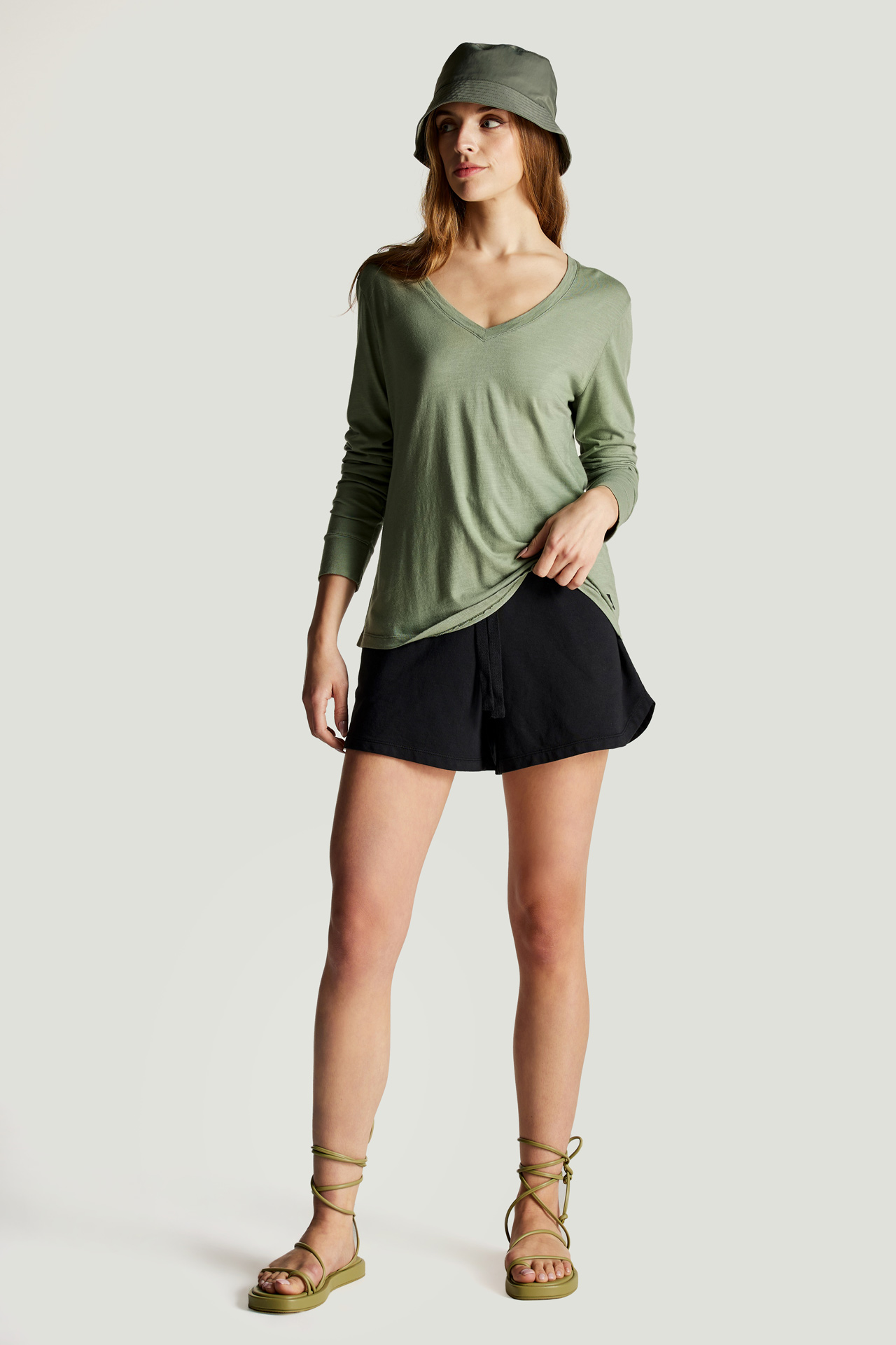 Classic V-Neck Longsleeve