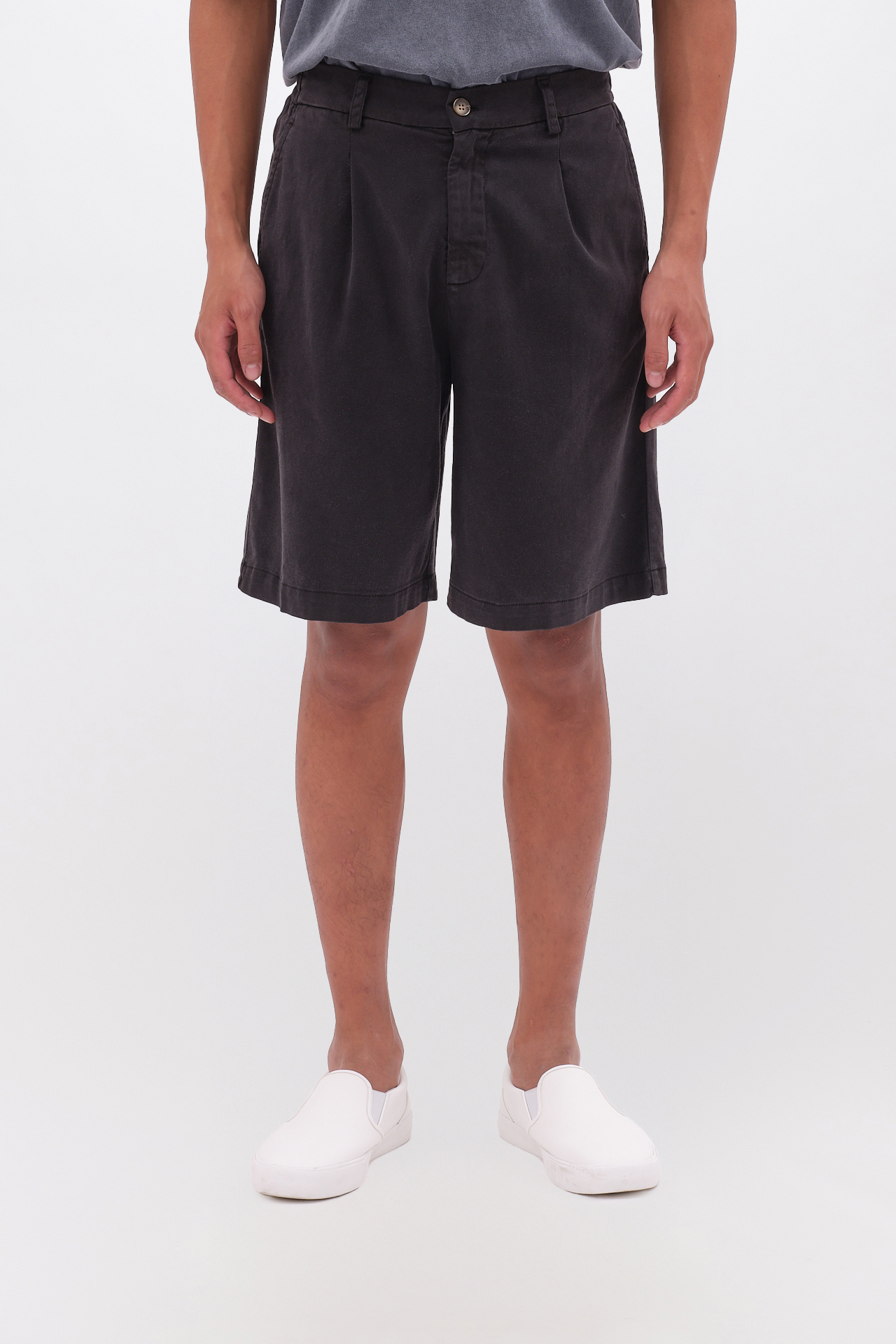 PLEATED BERMUDA