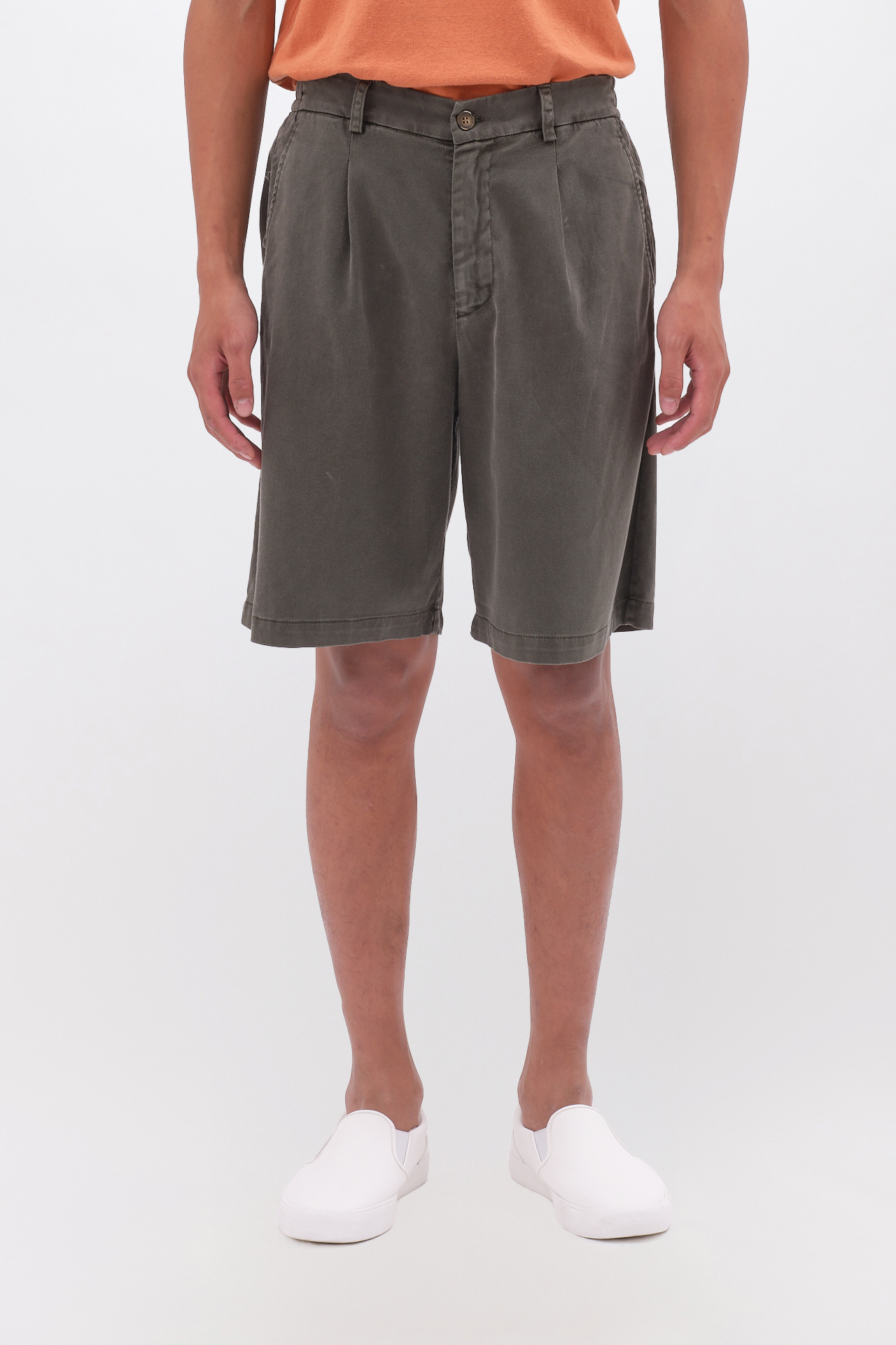 PLEATED BERMUDA