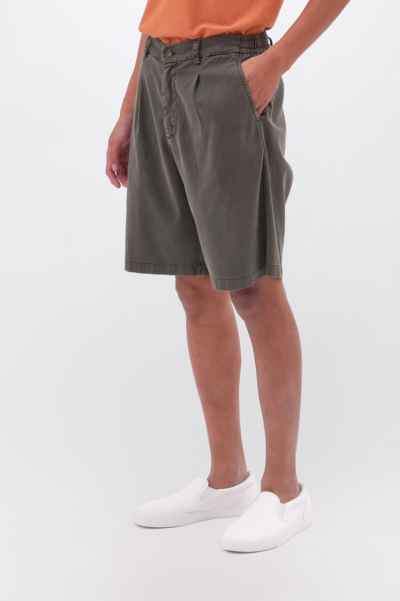 PLEATED BERMUDA