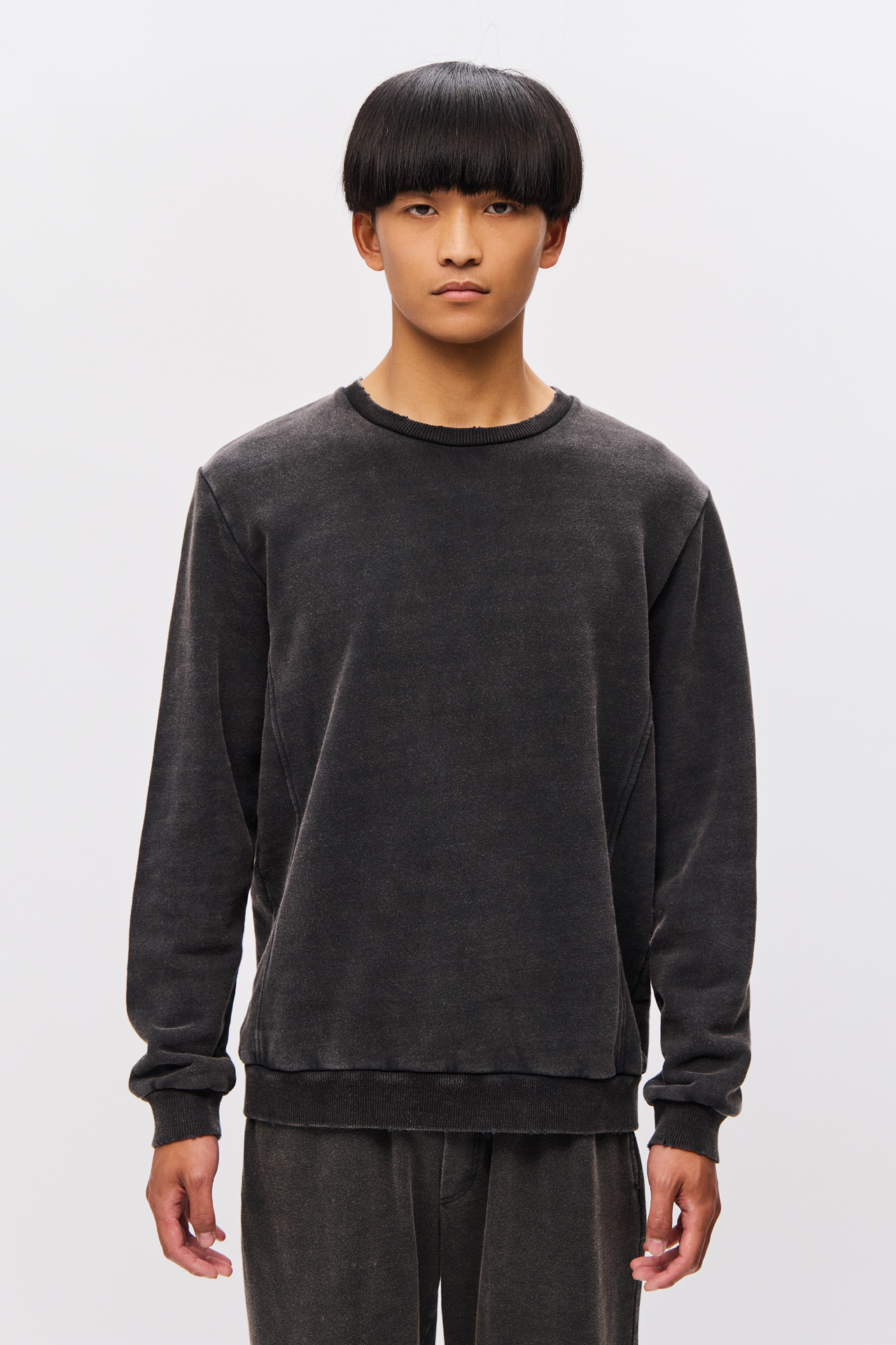 REGULAR CREWNECK WITH DESTROYS