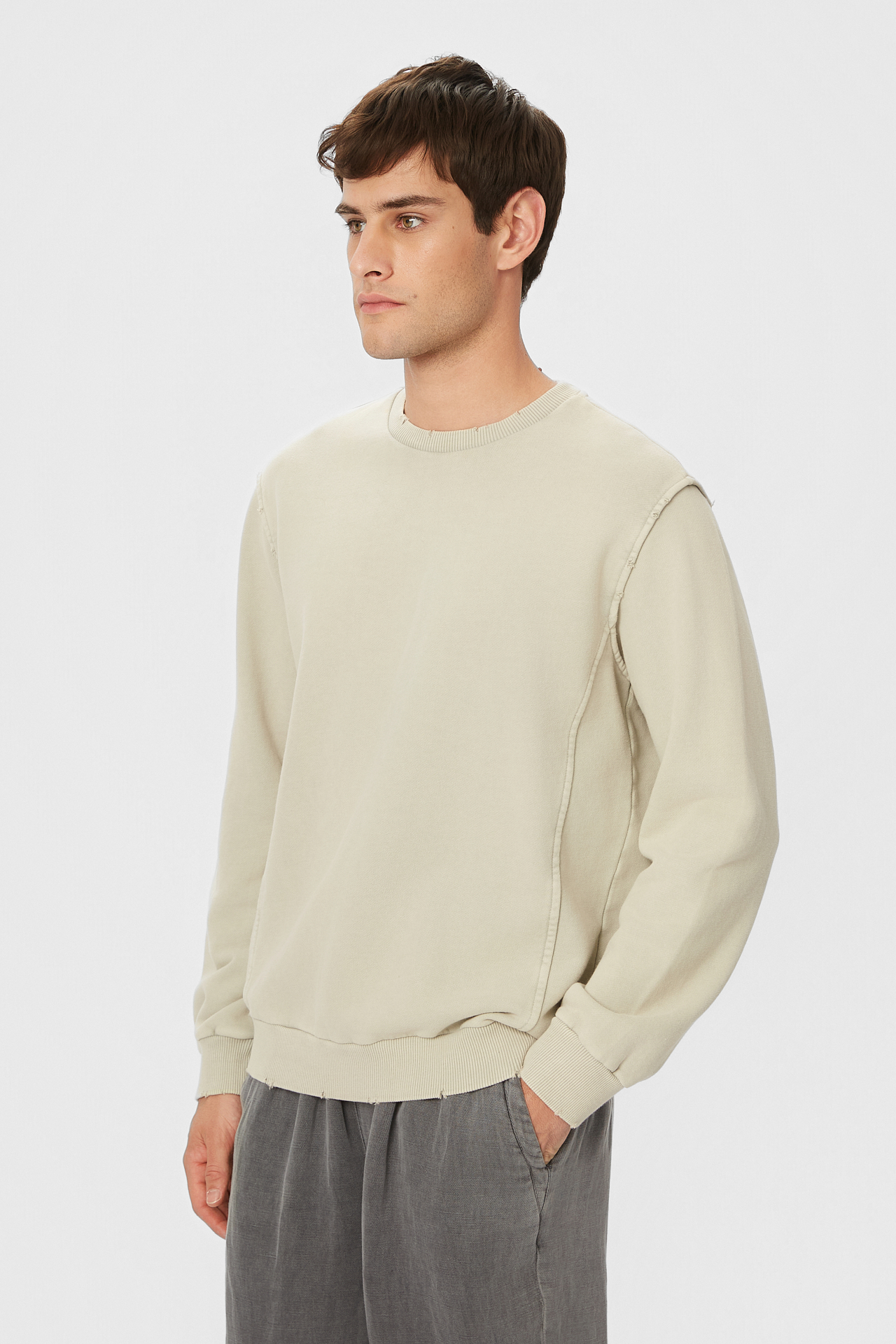 REGULAR CREWNECK WITH DESTROYS