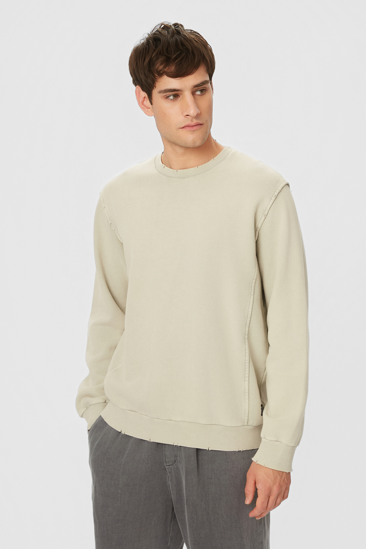 REGULAR CREWNECK WITH DESTROYS