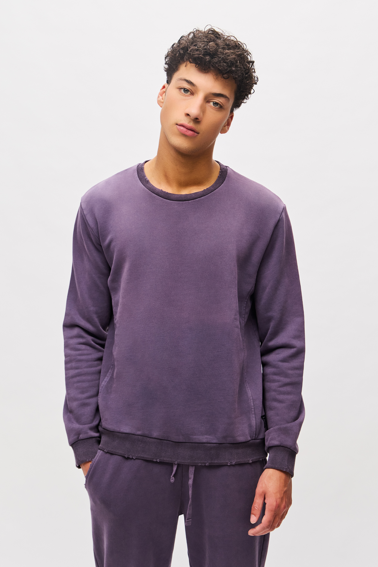 REGULAR CREWNECK WITH DESTROYS