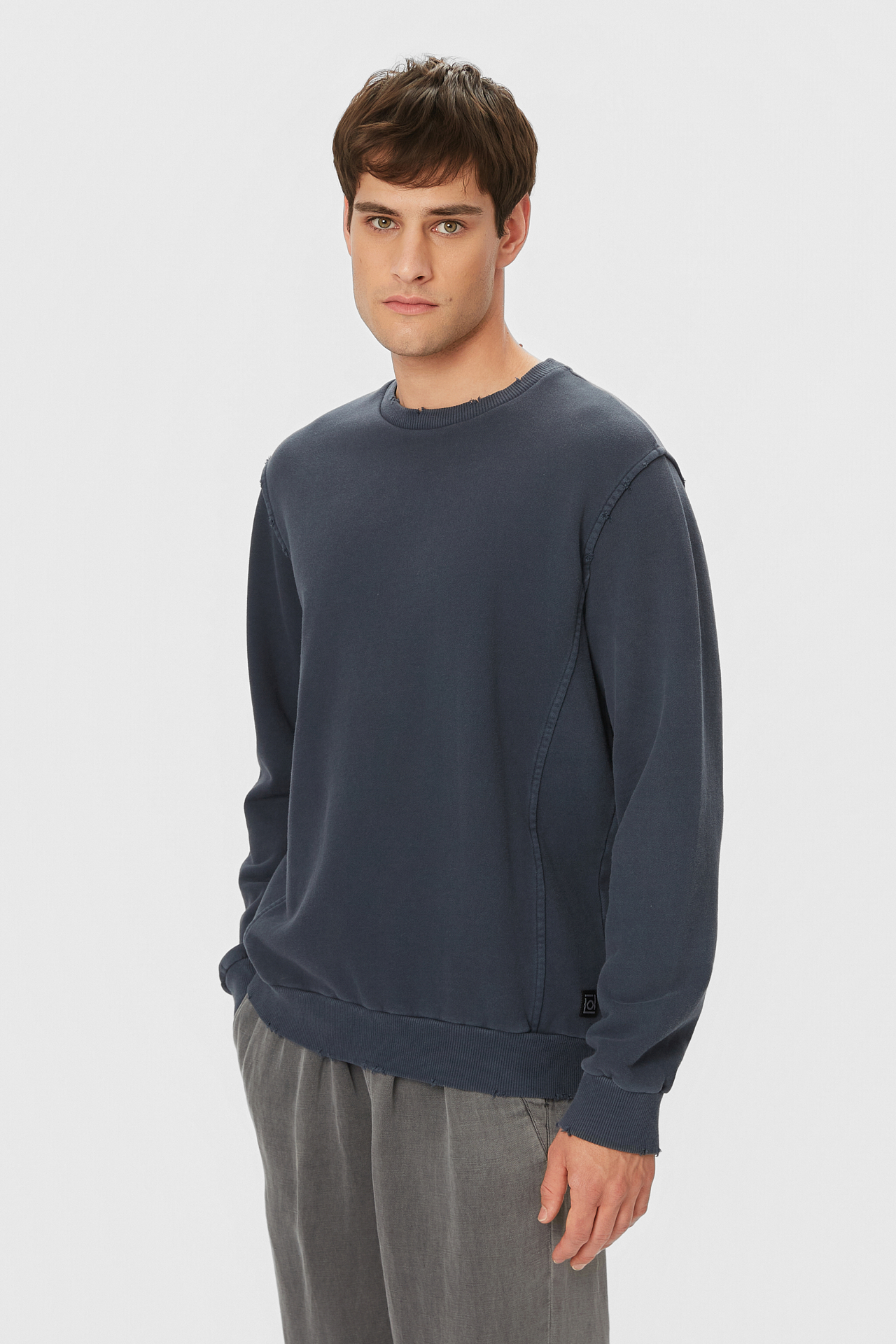 REGULAR CREWNECK WITH DESTROYS