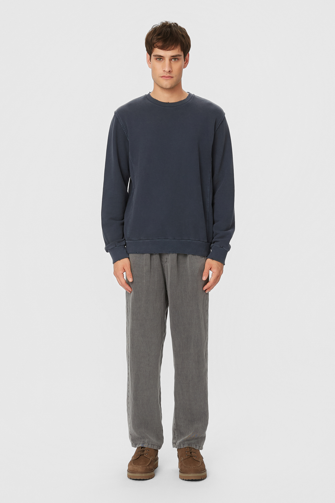 REGULAR CREWNECK WITH DESTROYS