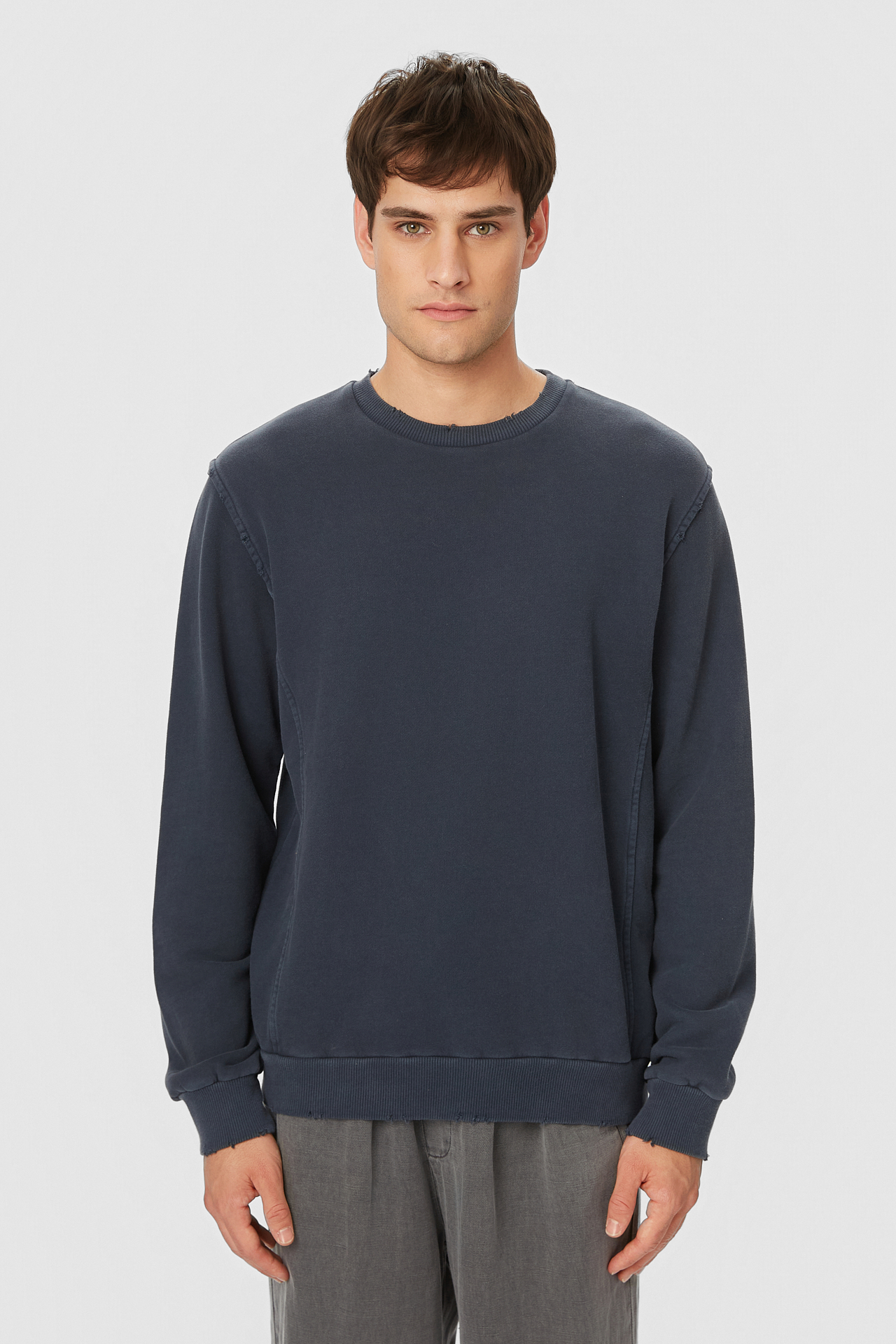 REGULAR CREWNECK WITH DESTROYS