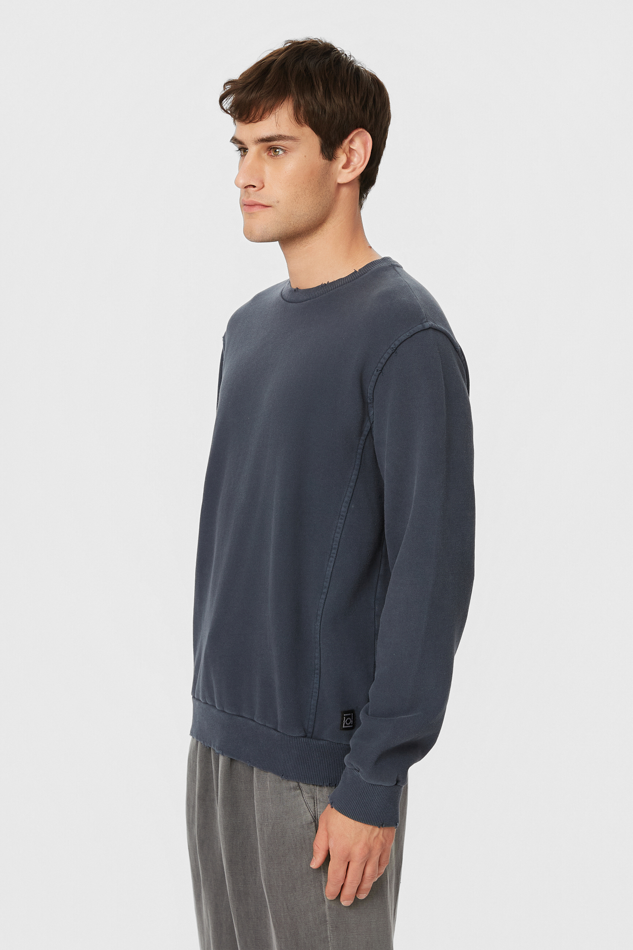 REGULAR CREWNECK WITH DESTROYS