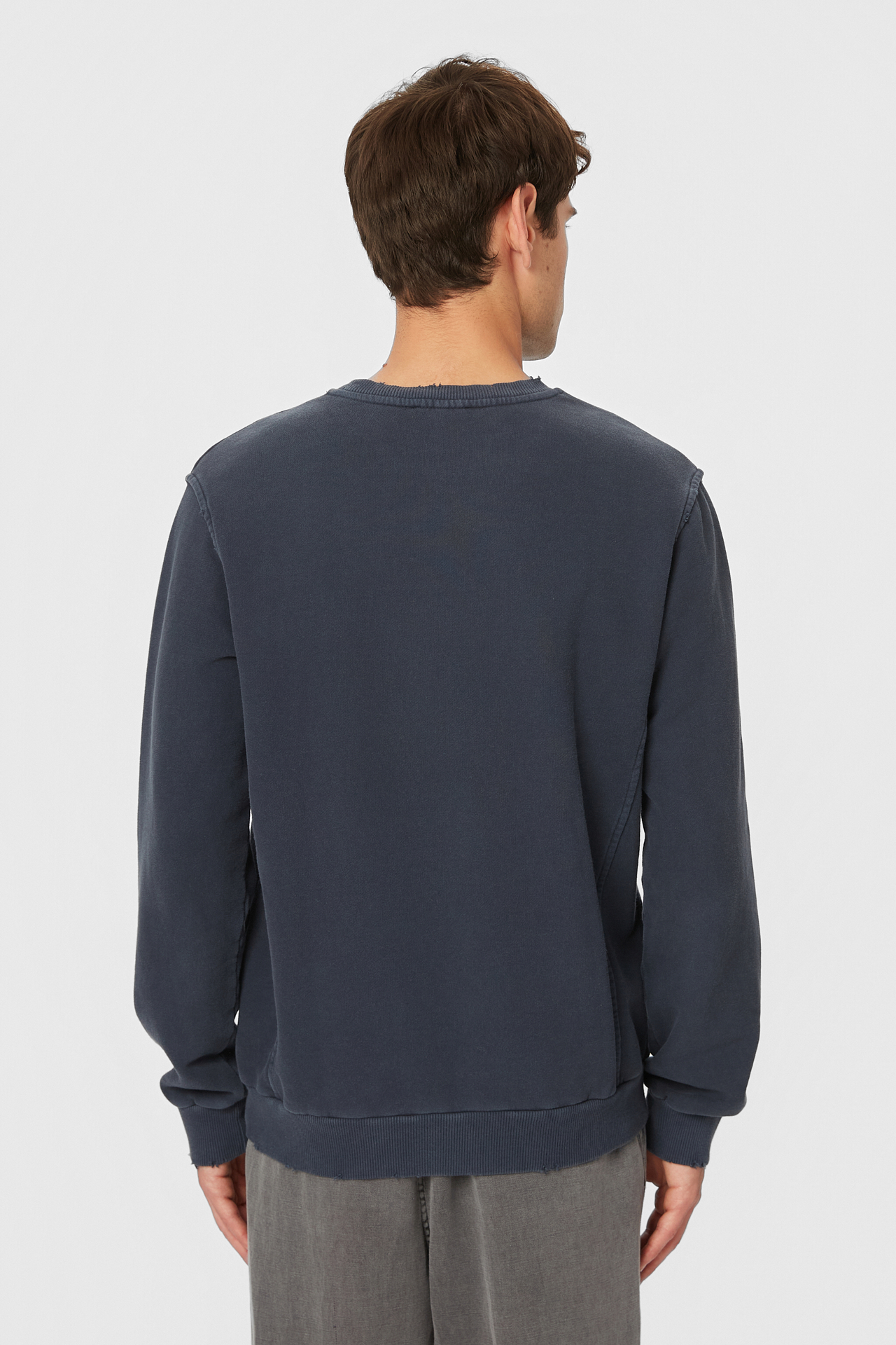 REGULAR CREWNECK WITH DESTROYS