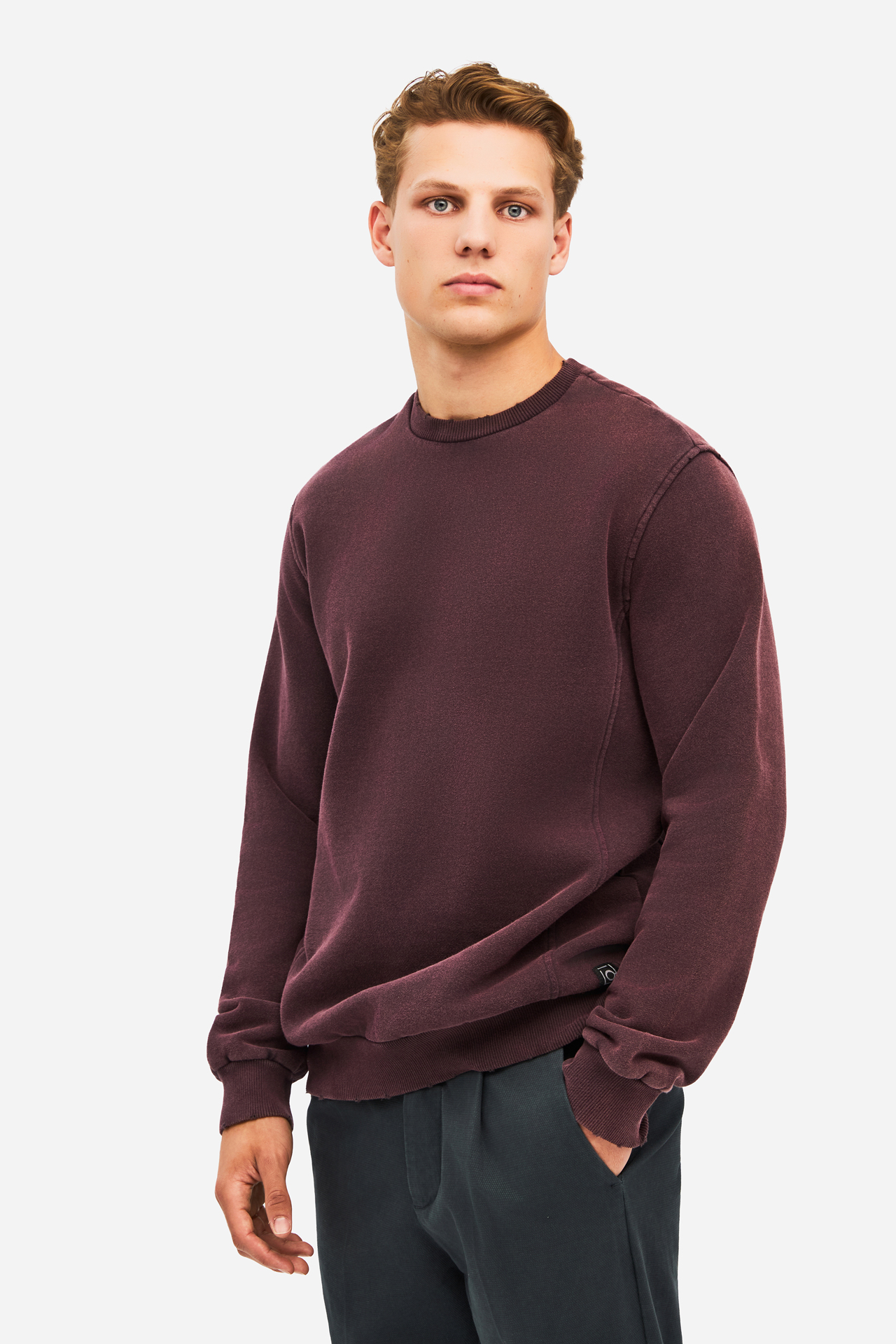REGULAR CREWNECK WITH DESTROYS
