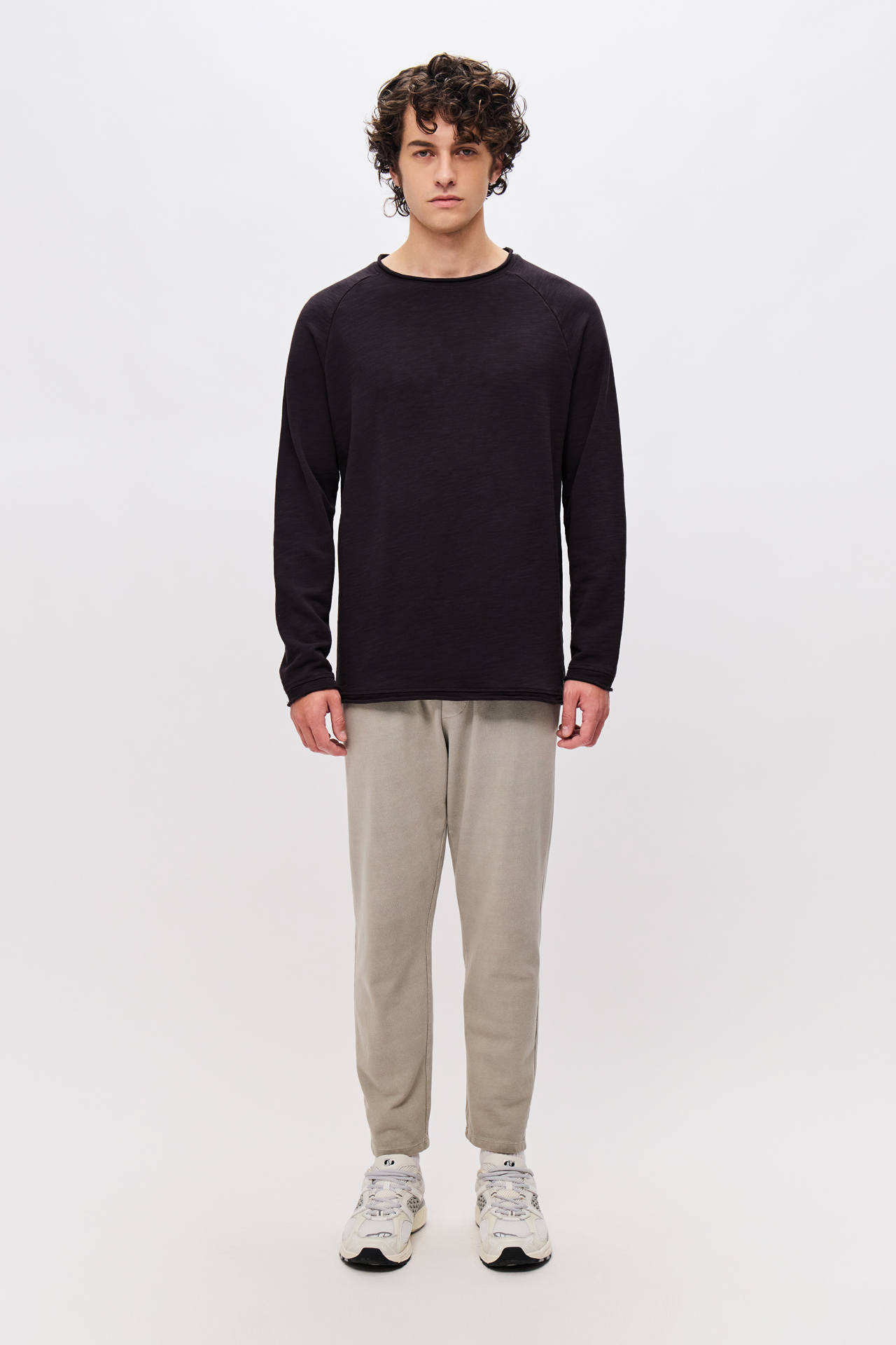RAGLAN CREWNECK WITH RAW EDGES