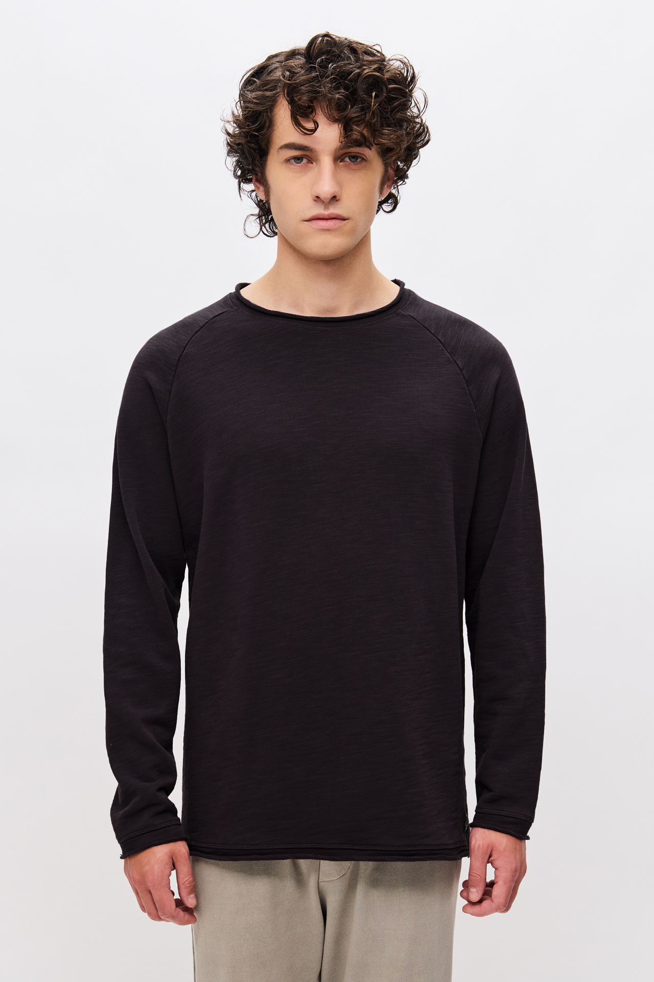 RAGLAN CREWNECK WITH RAW EDGES
