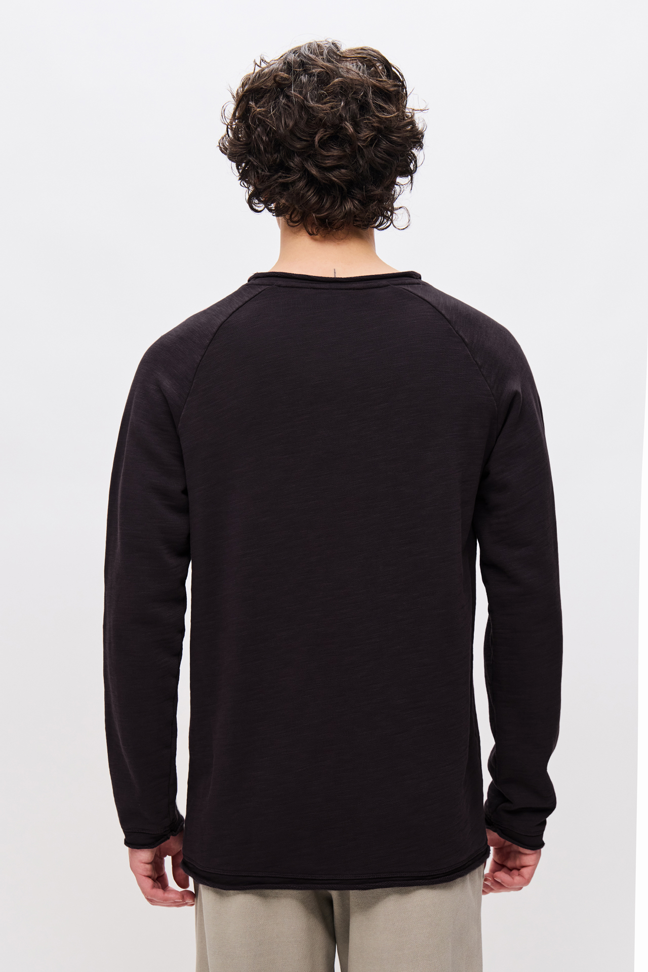 RAGLAN CREWNECK WITH RAW EDGES