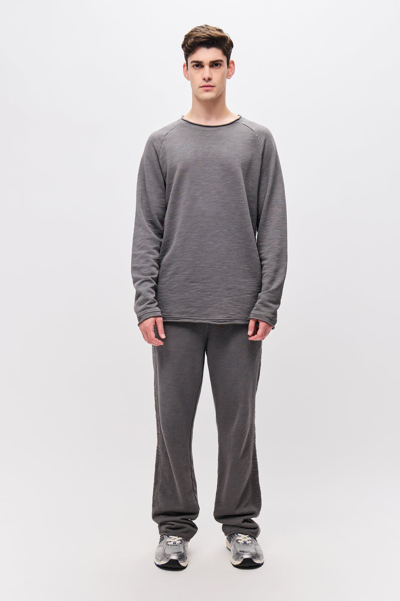 RAGLAN CREWNECK WITH RAW EDGES