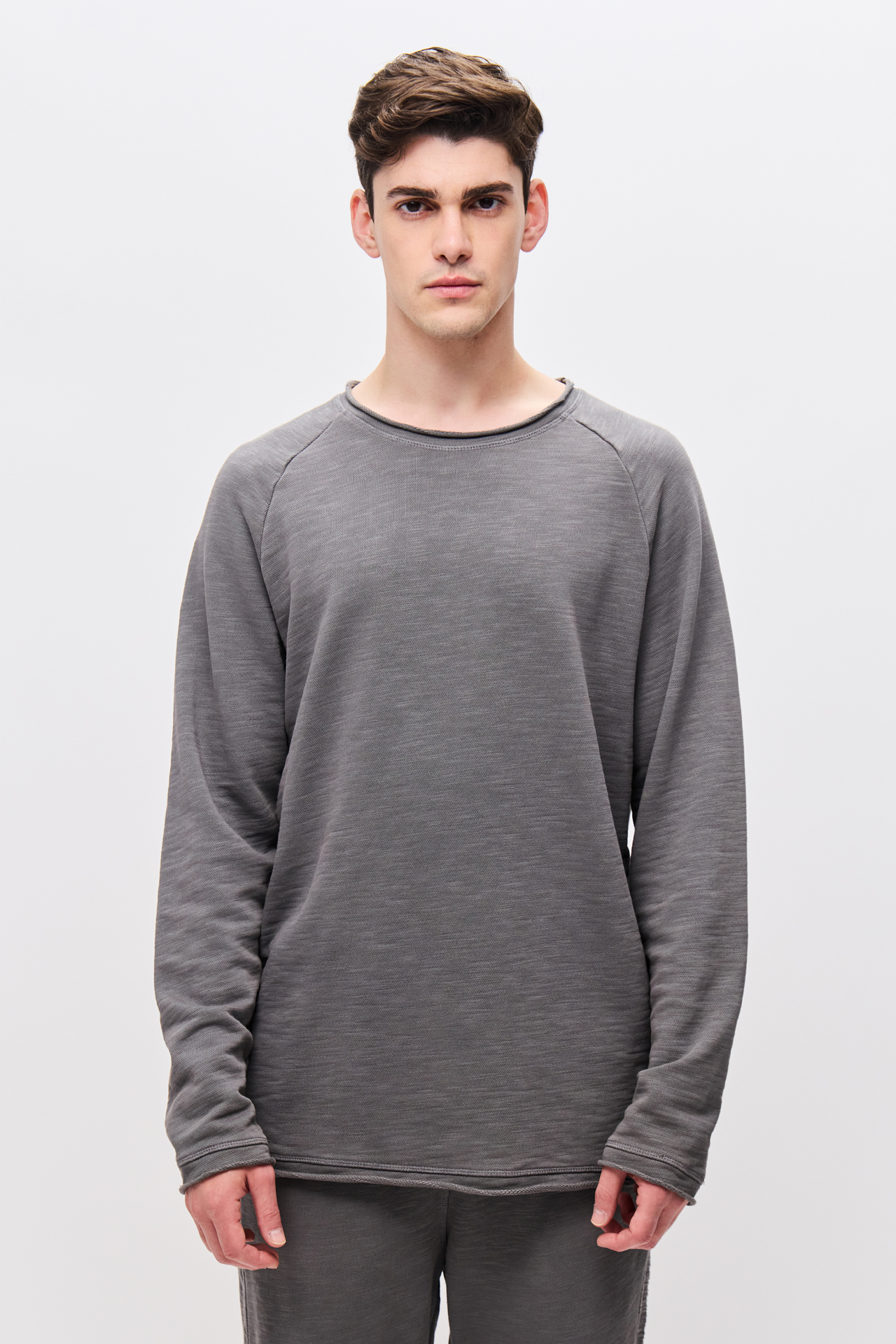 RAGLAN CREWNECK WITH RAW EDGES