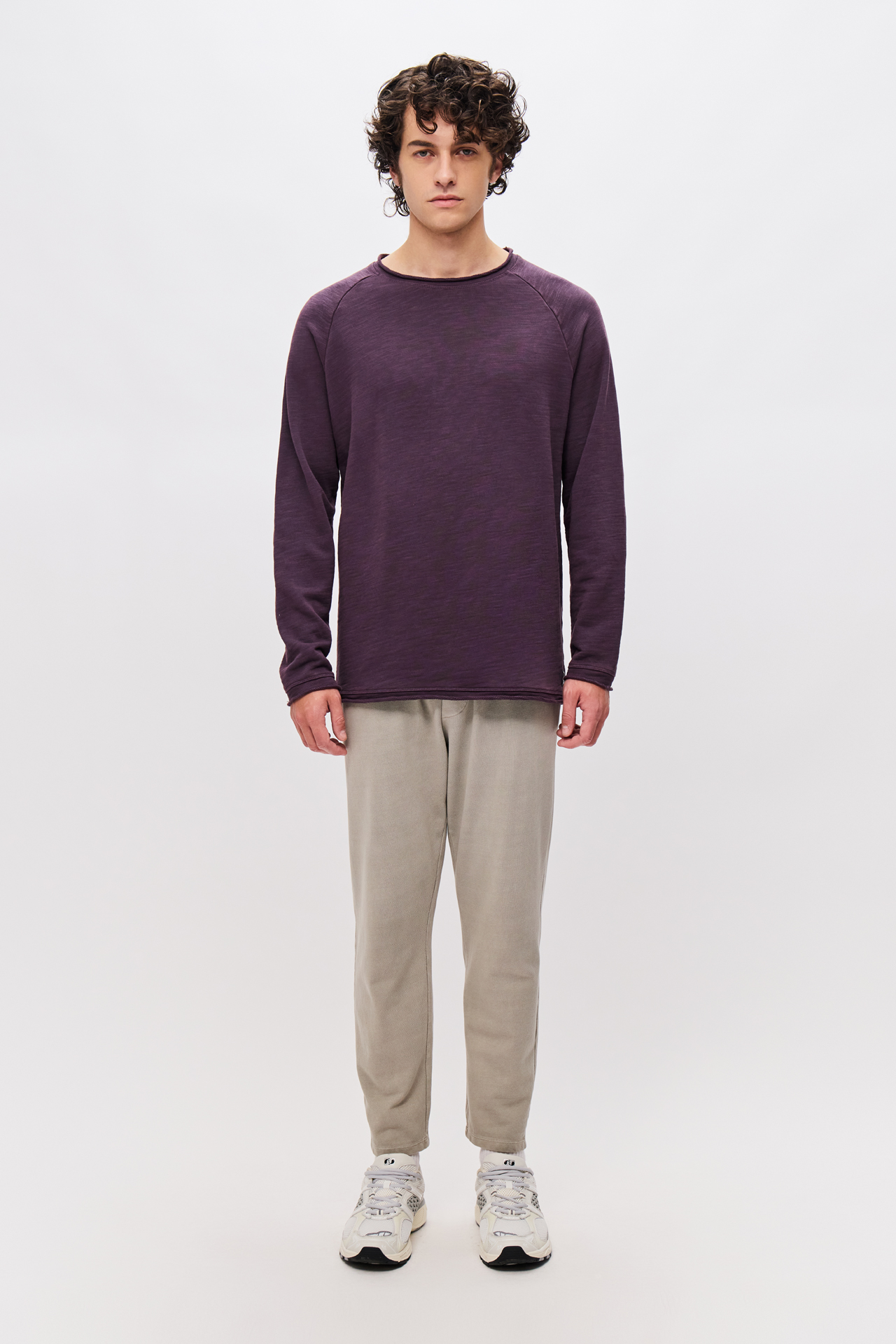 RAGLAN CREWNECK WITH RAW EDGES