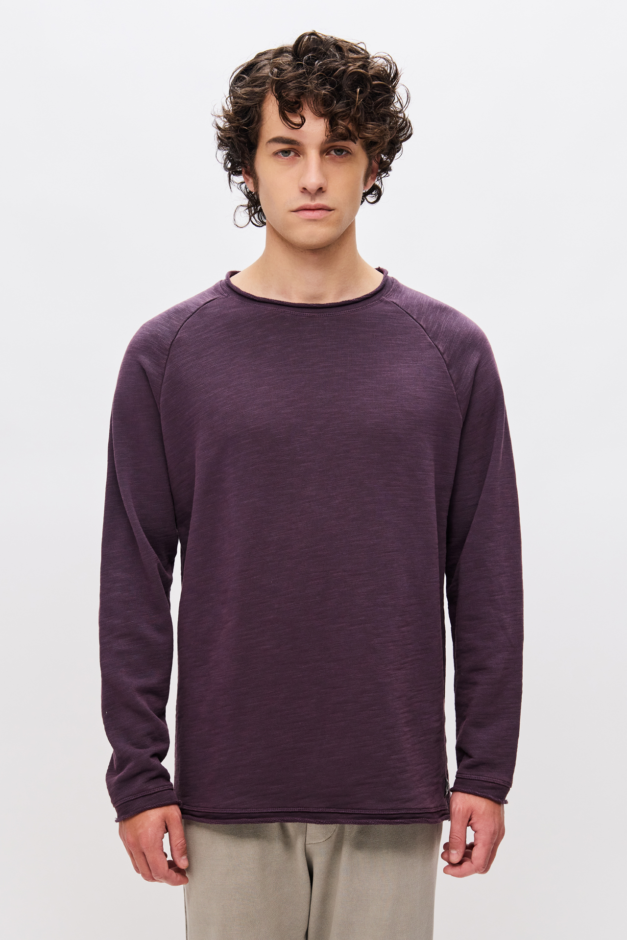 RAGLAN CREWNECK WITH RAW EDGES