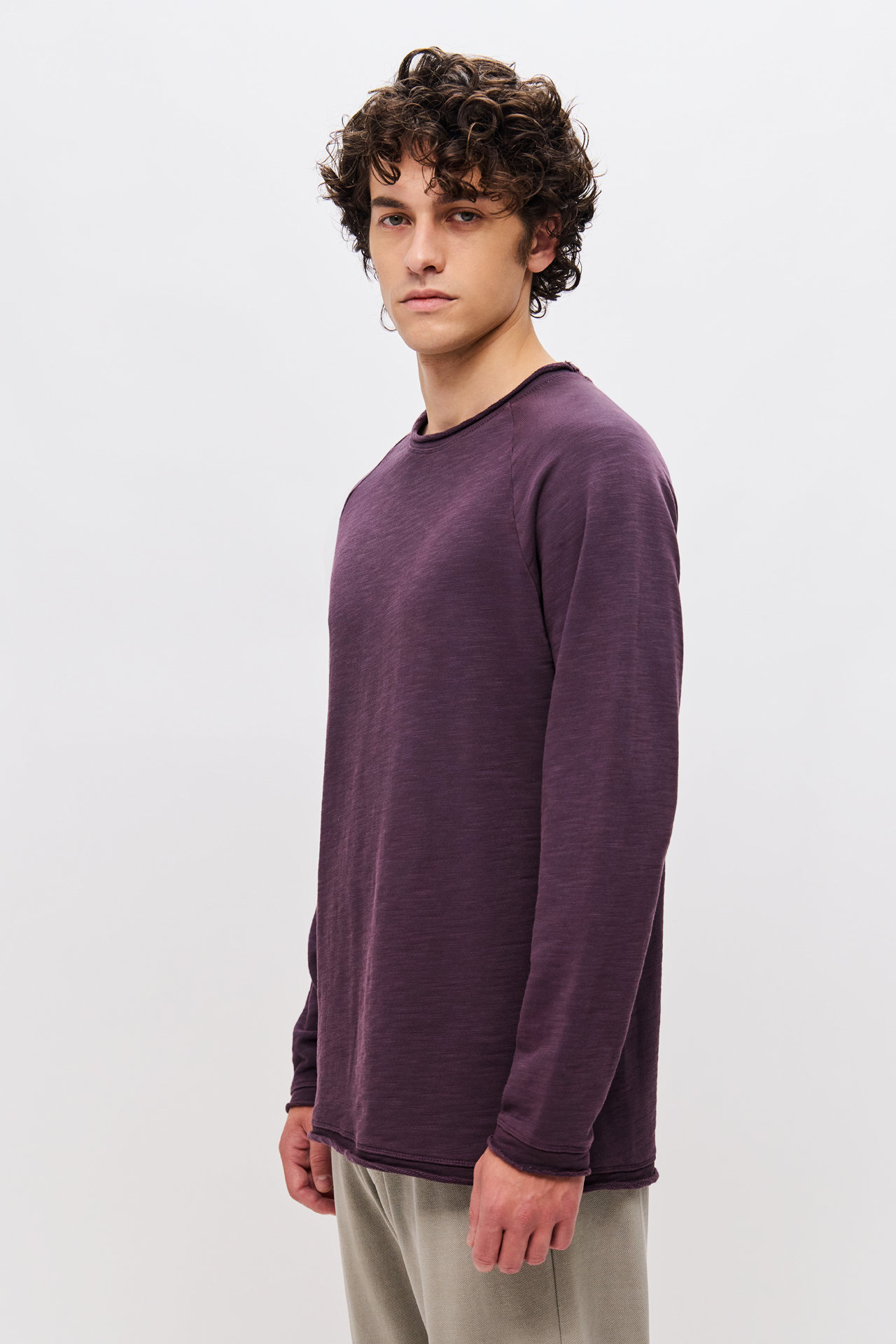 RAGLAN CREWNECK WITH RAW EDGES