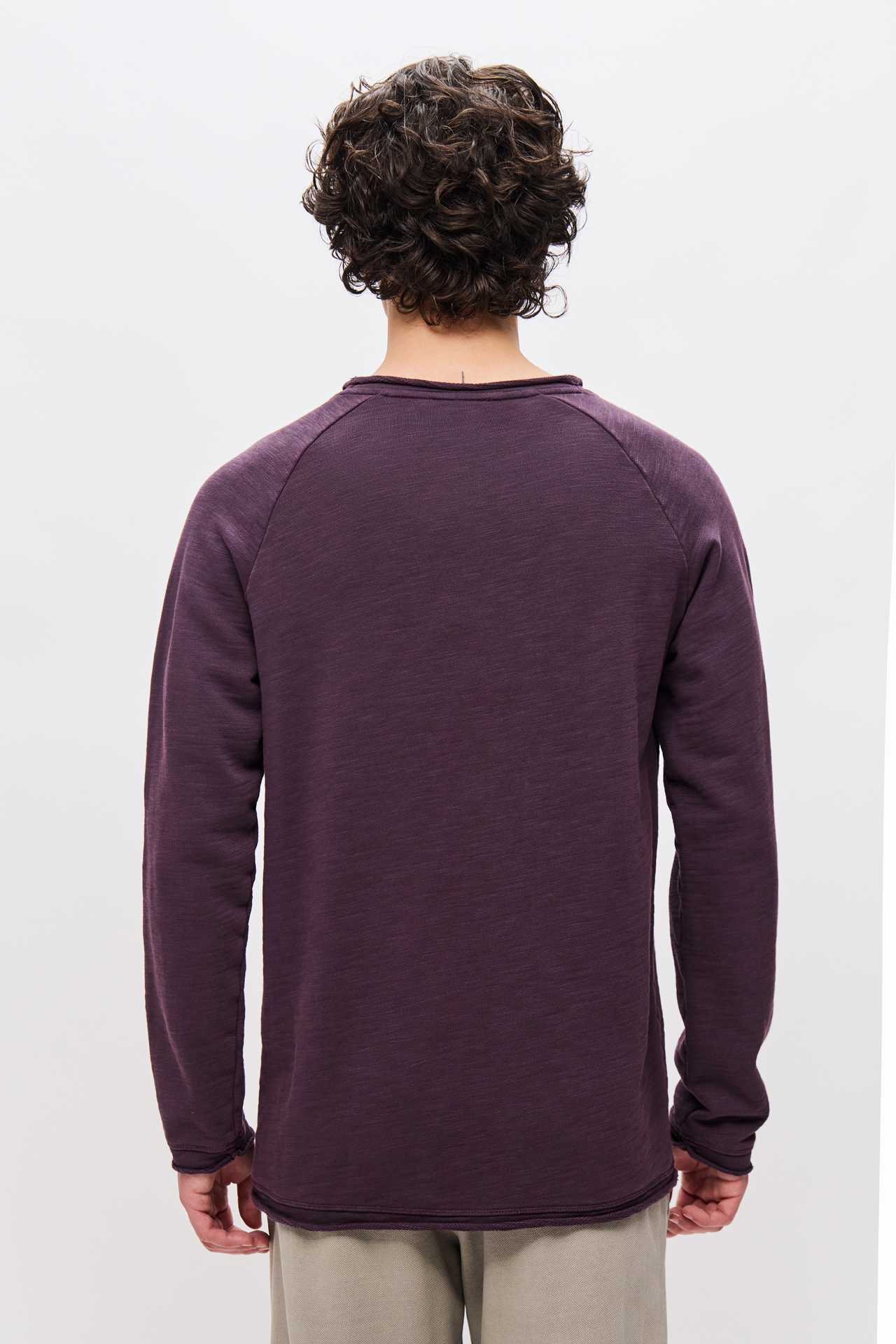 RAGLAN CREWNECK WITH RAW EDGES
