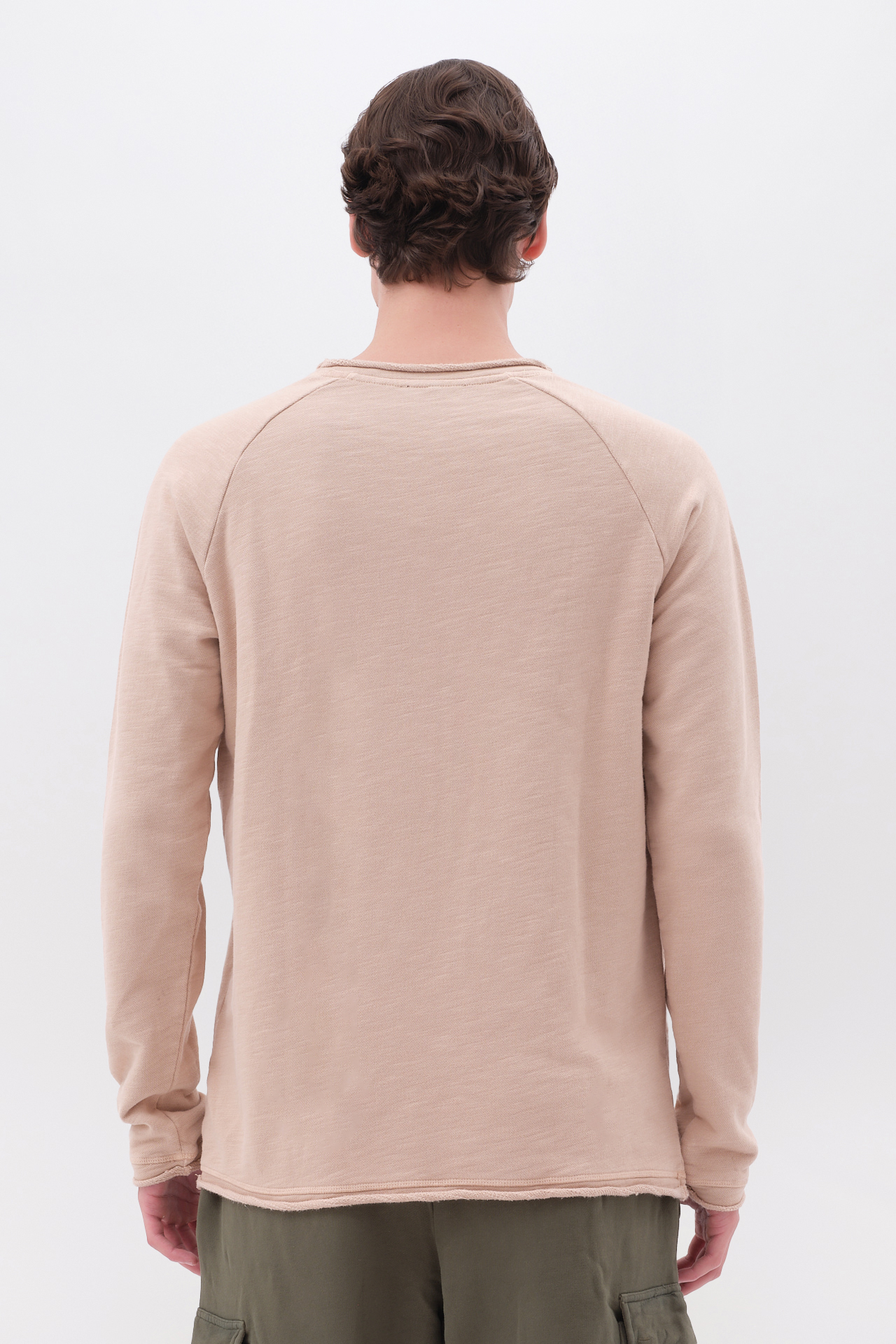 RAGLAN CREWNECK WITH RAW EDGES