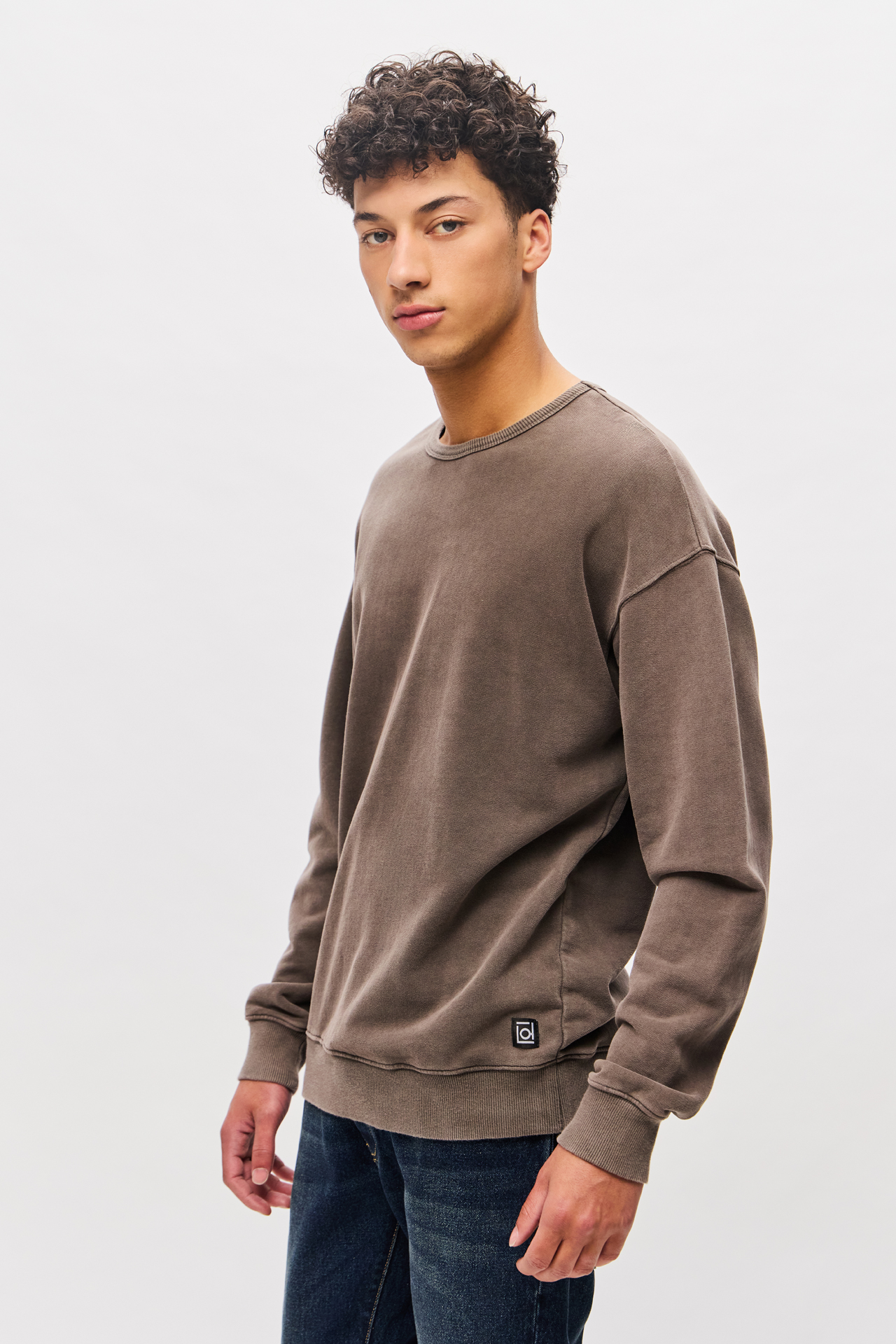 CLASSIC CREWNECK