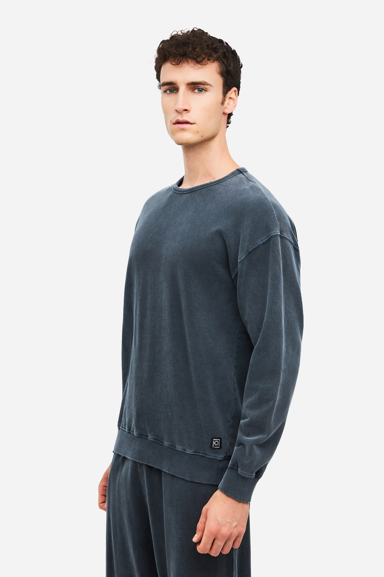 CLASSIC CREWNECK