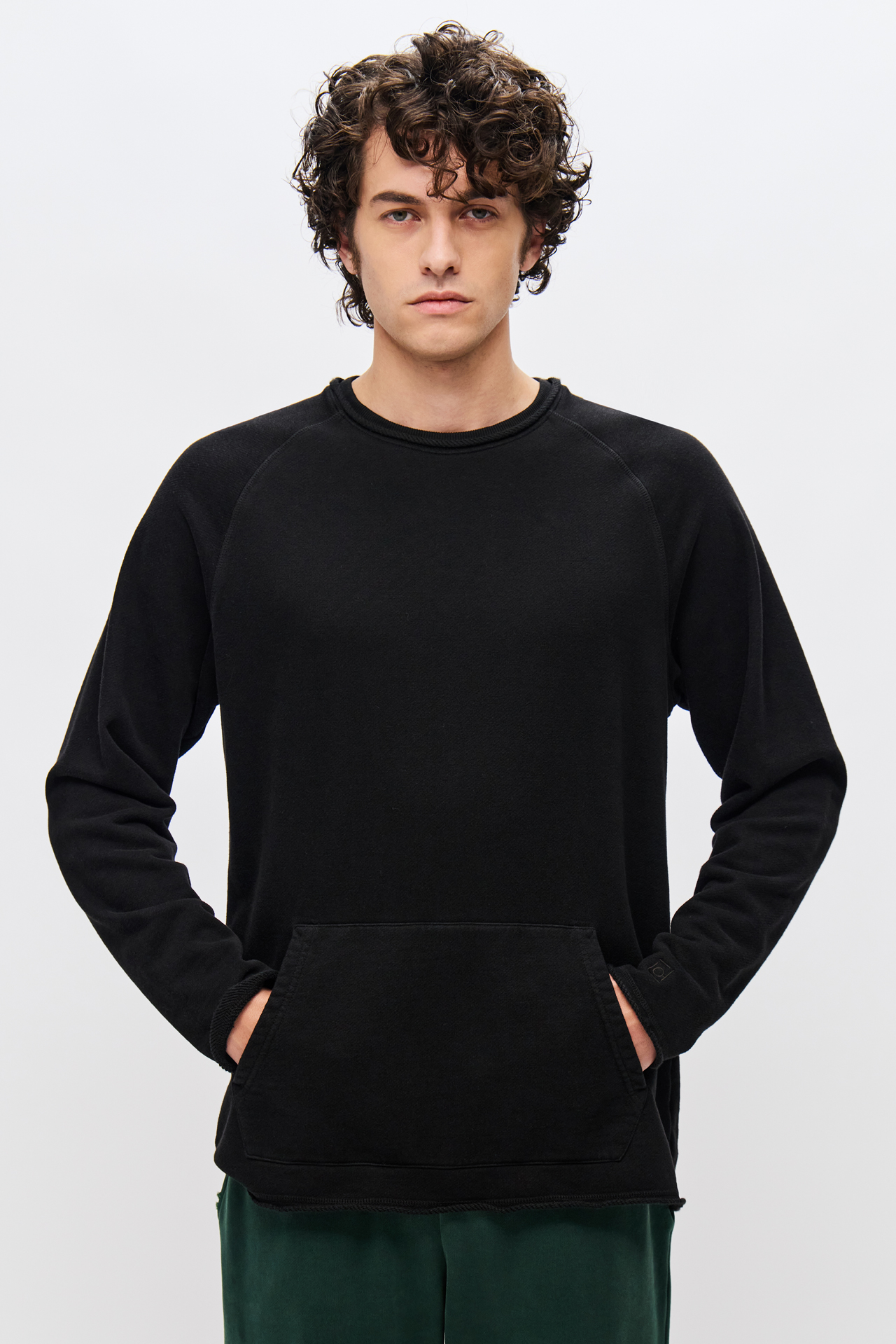 RAGLAN CREWNECK WITH RAW EDGES