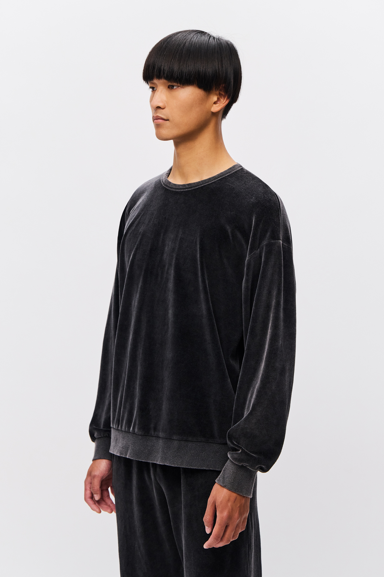 OVERSIZED VELVET CREWNECK