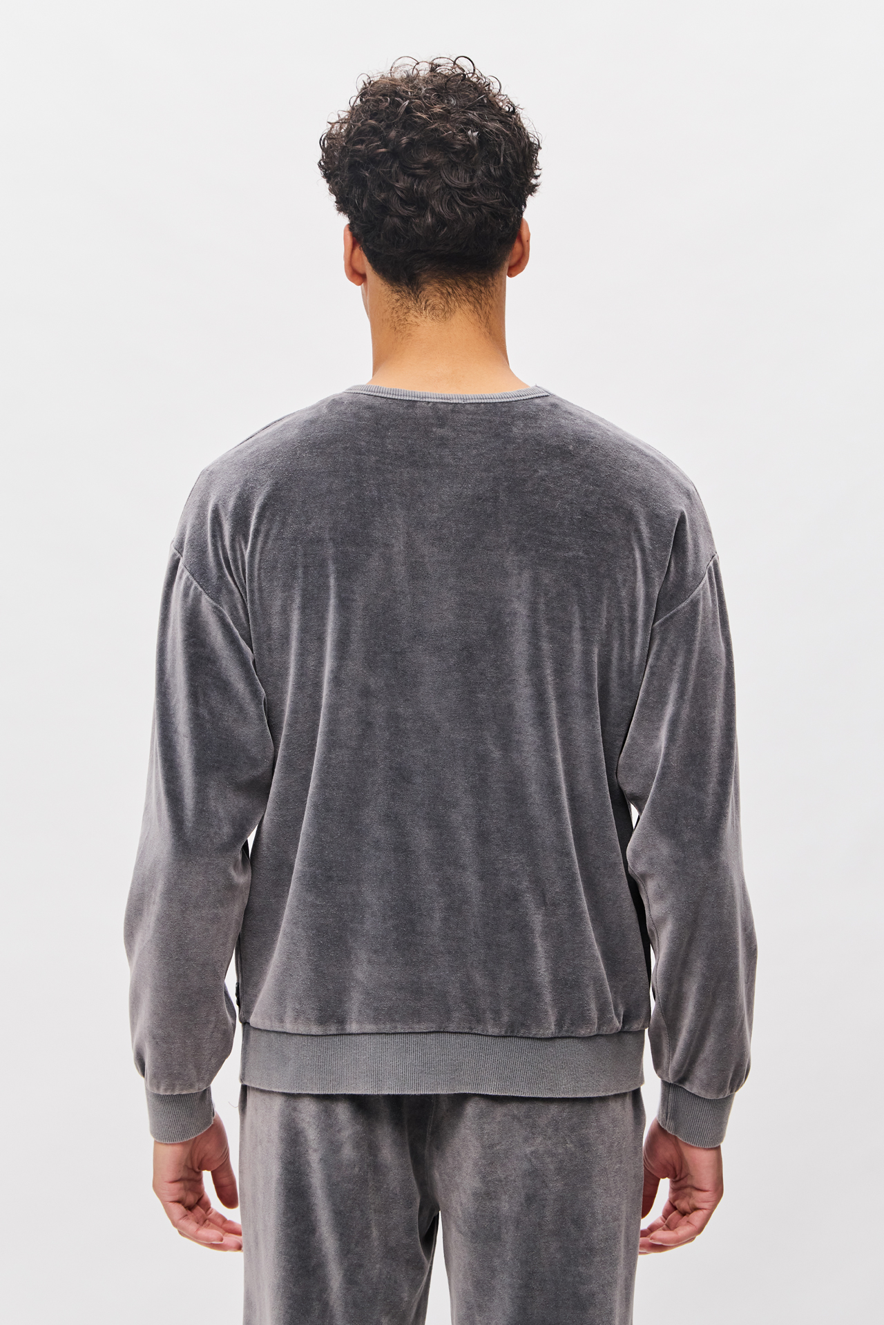 OVERSIZED VELVET CREWNECK