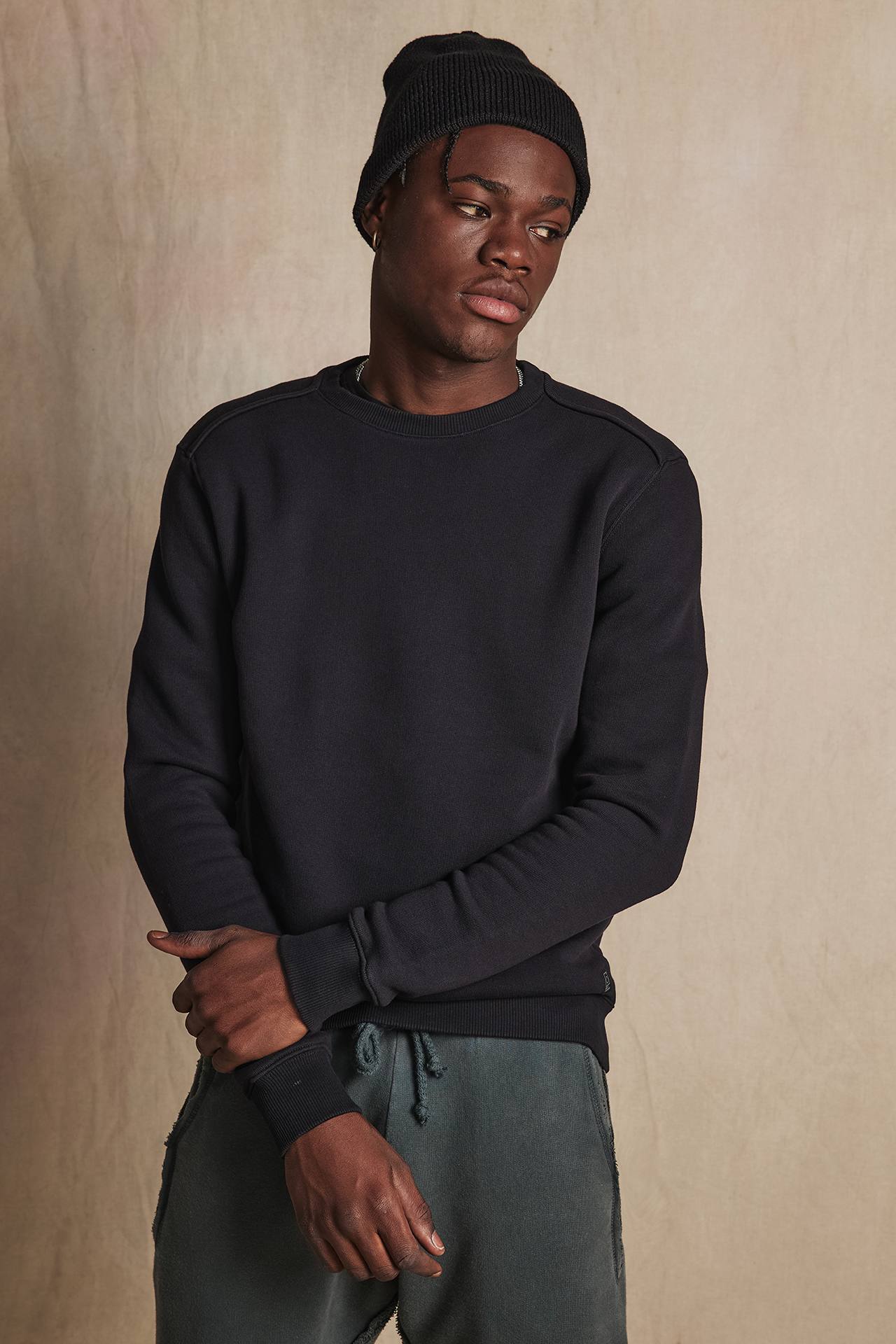 EDGING SHOULDER CREWNECK