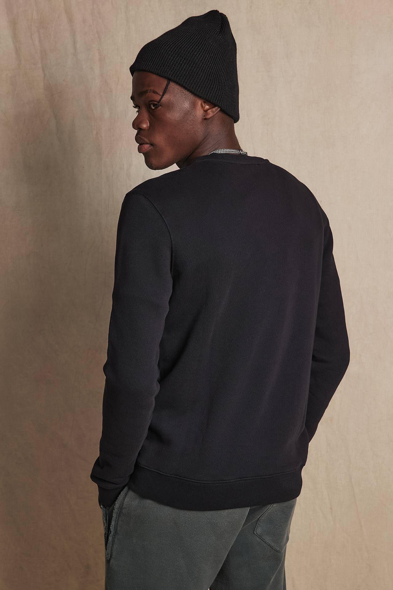 EDGING SHOULDER CREWNECK