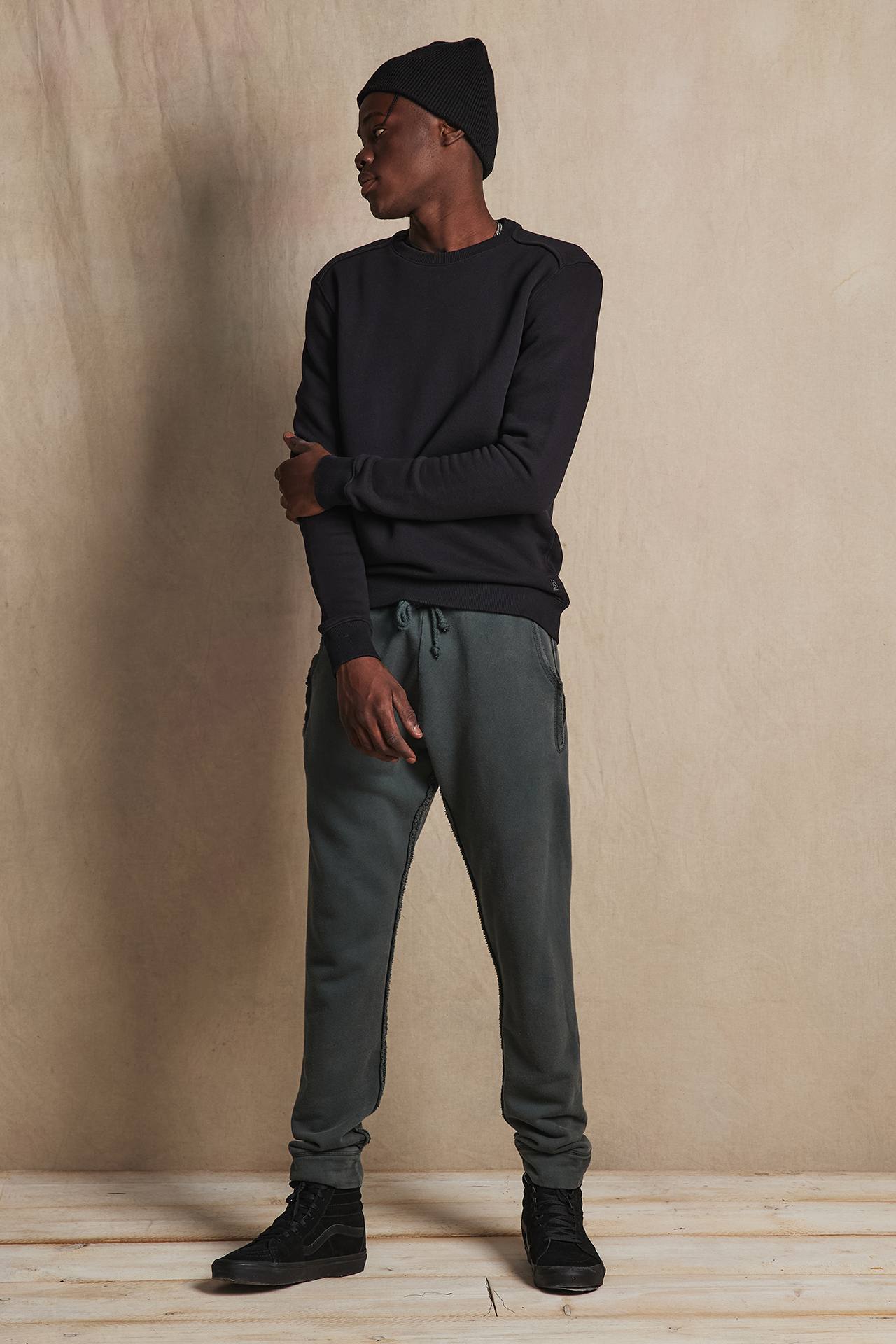 EDGING SHOULDER CREWNECK