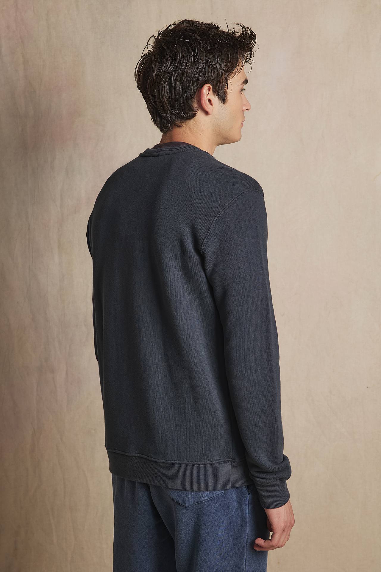 EDGING SHOULDER CREWNECK