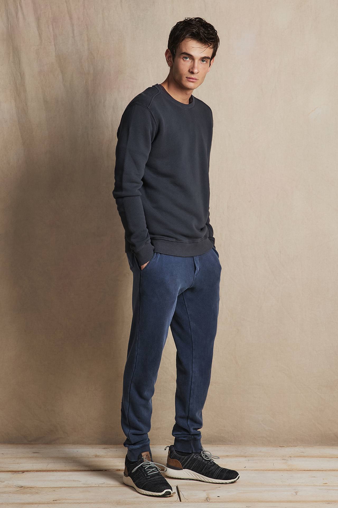 EDGING SHOULDER CREWNECK