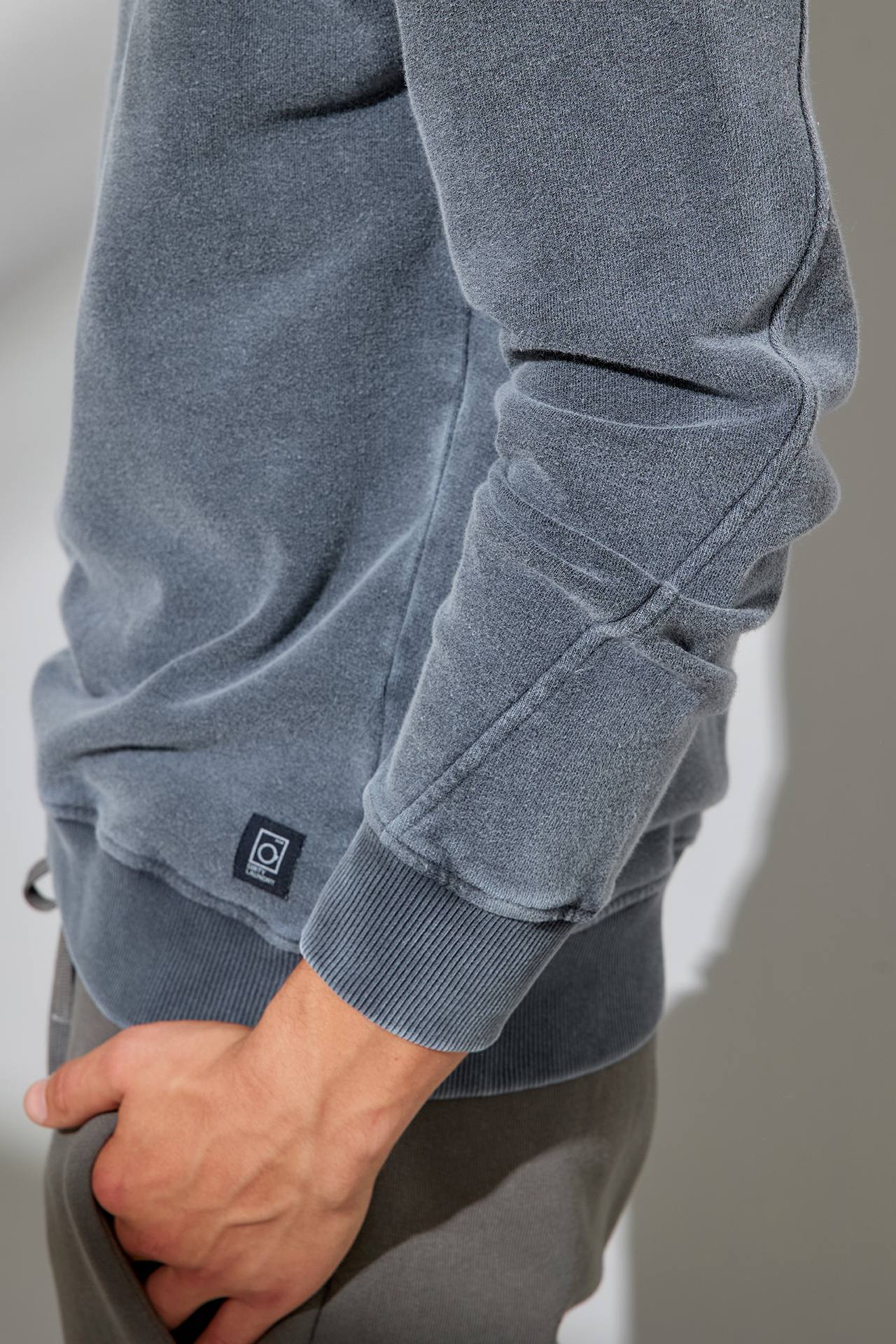 ACID OUTER ARM-SEAM ACID CREW