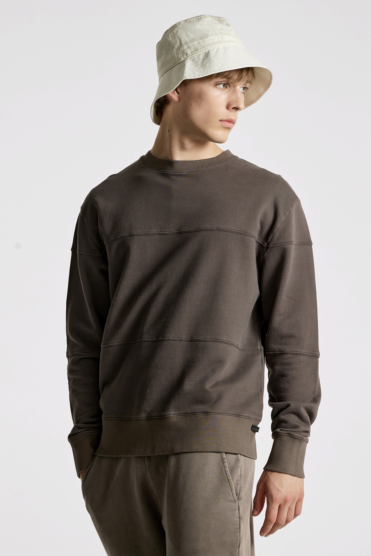 Divided Detailing Sweatshirt