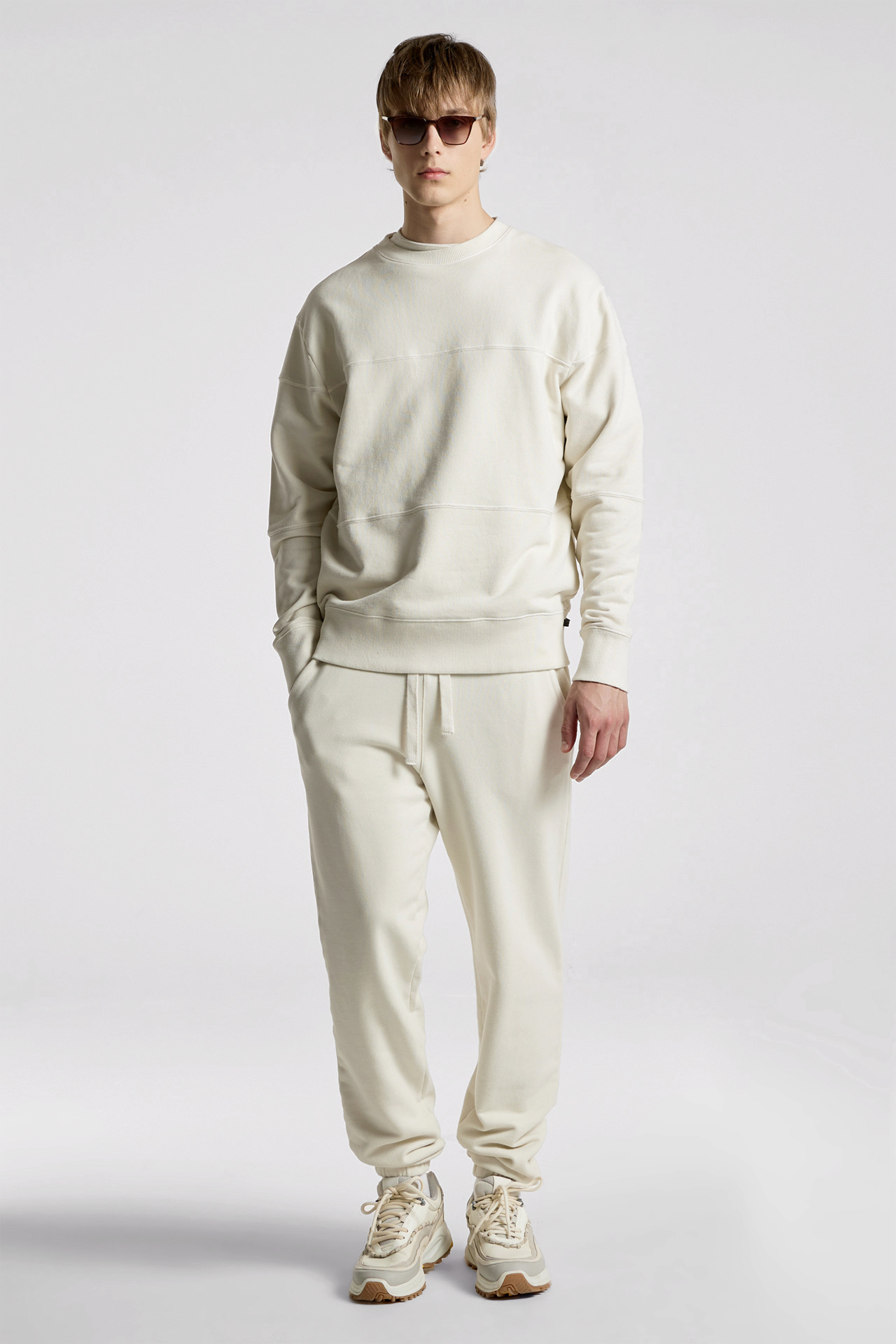 Divided Detailing Sweatshirt