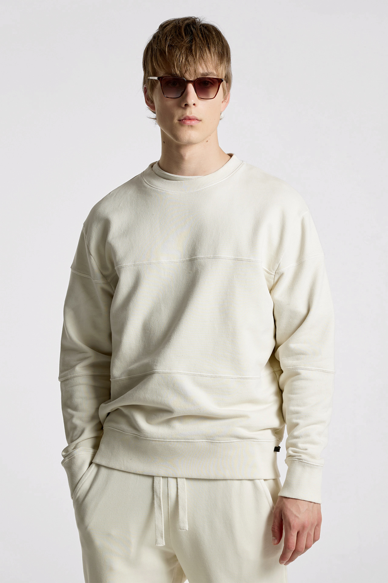 Divided Detailing Sweatshirt