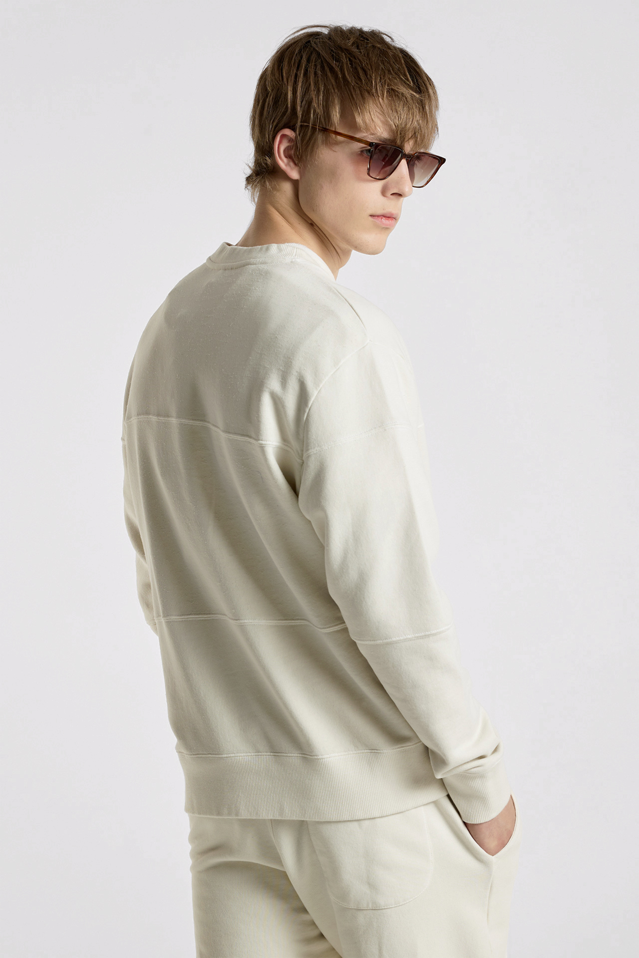 Divided Detailing Sweatshirt
