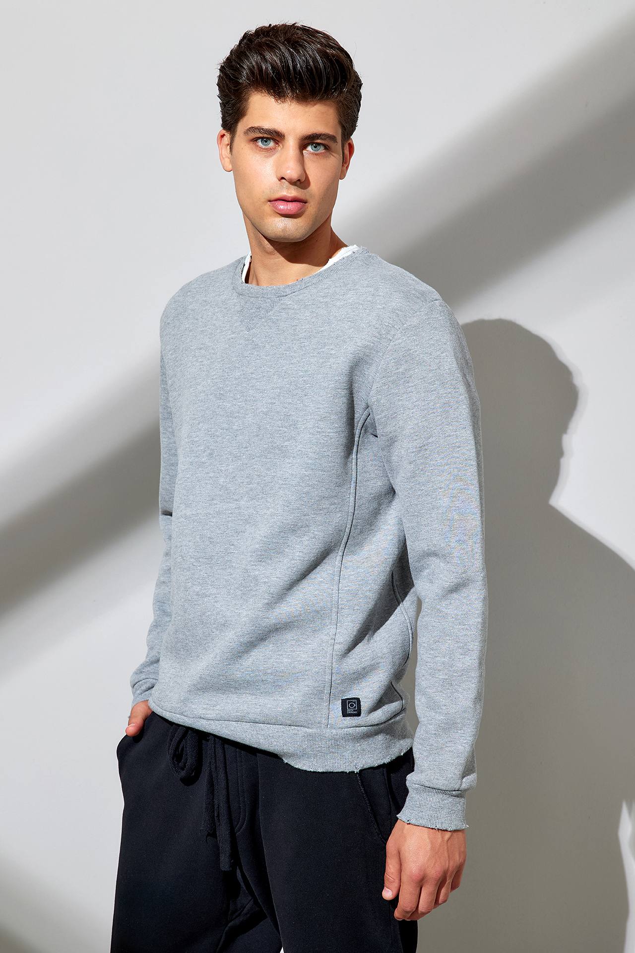 DESTROYED CREWNECK