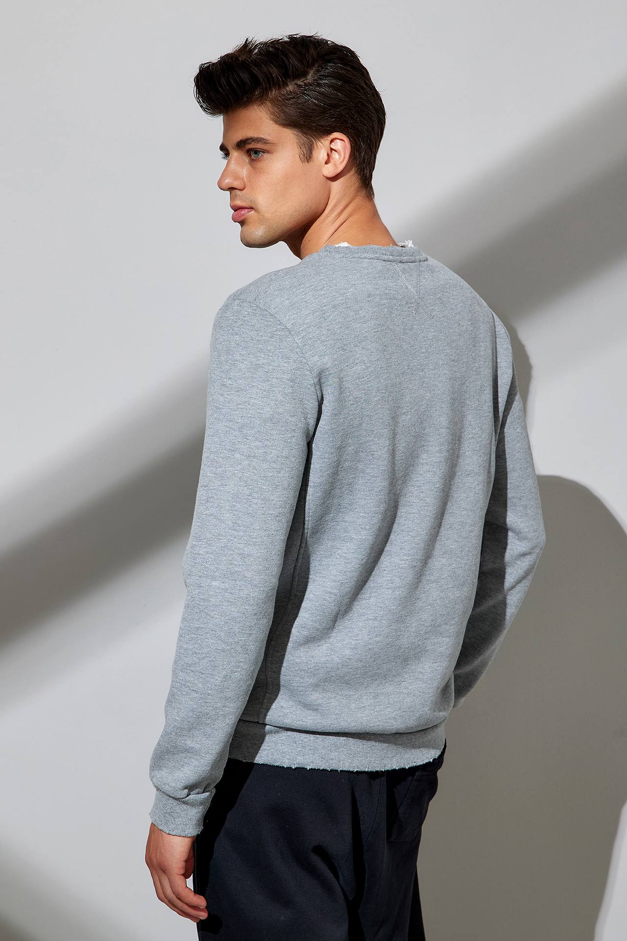 DESTROYED CREWNECK