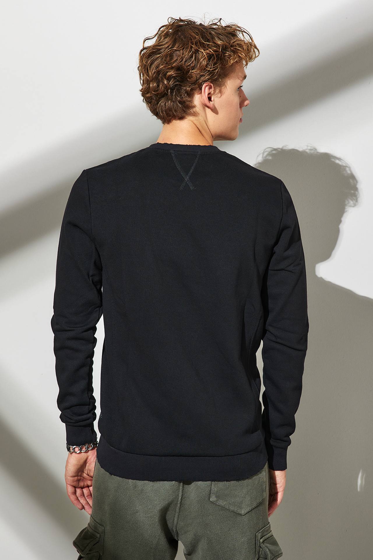 DESTROYED CREWNECK