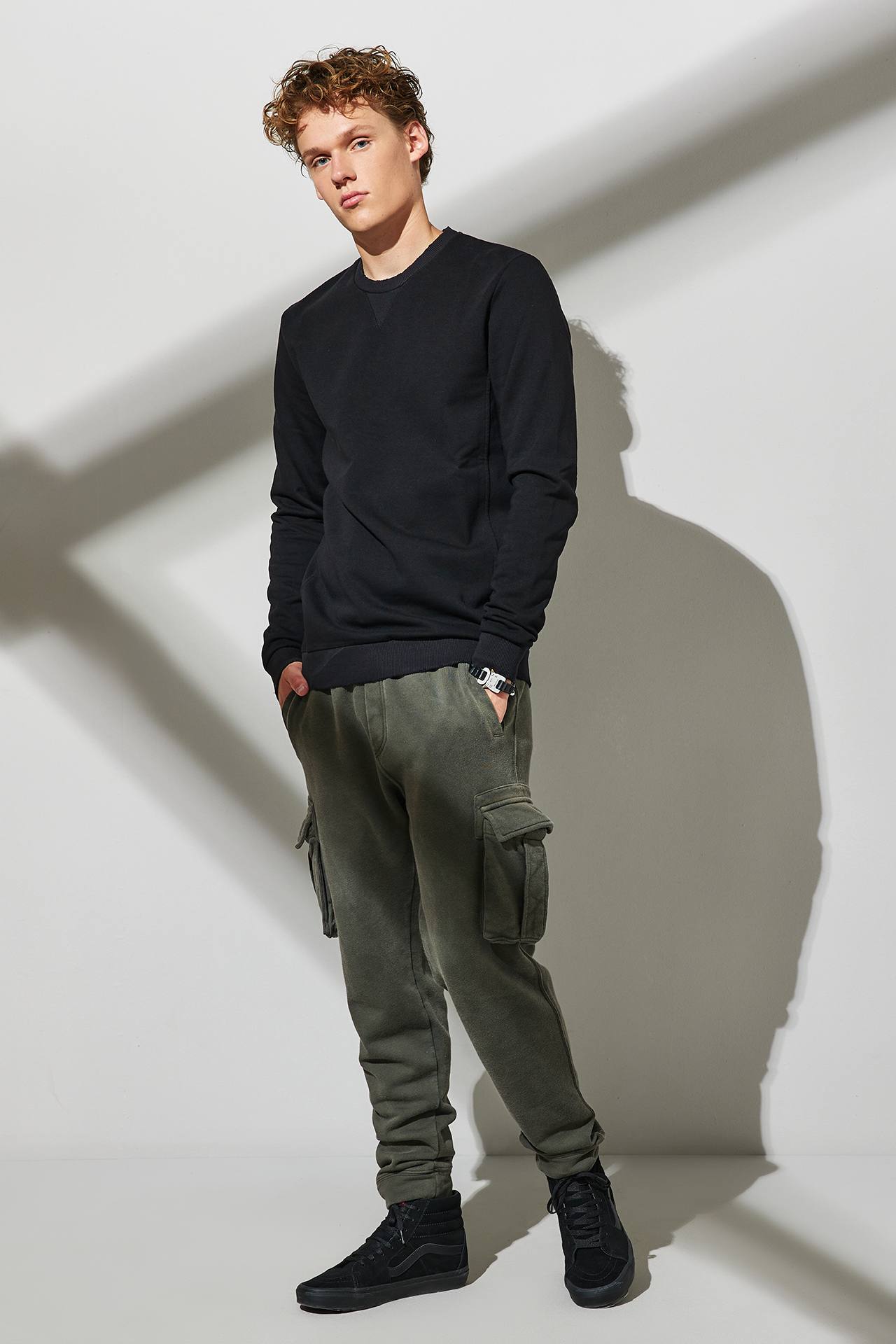 DESTROYED CREWNECK
