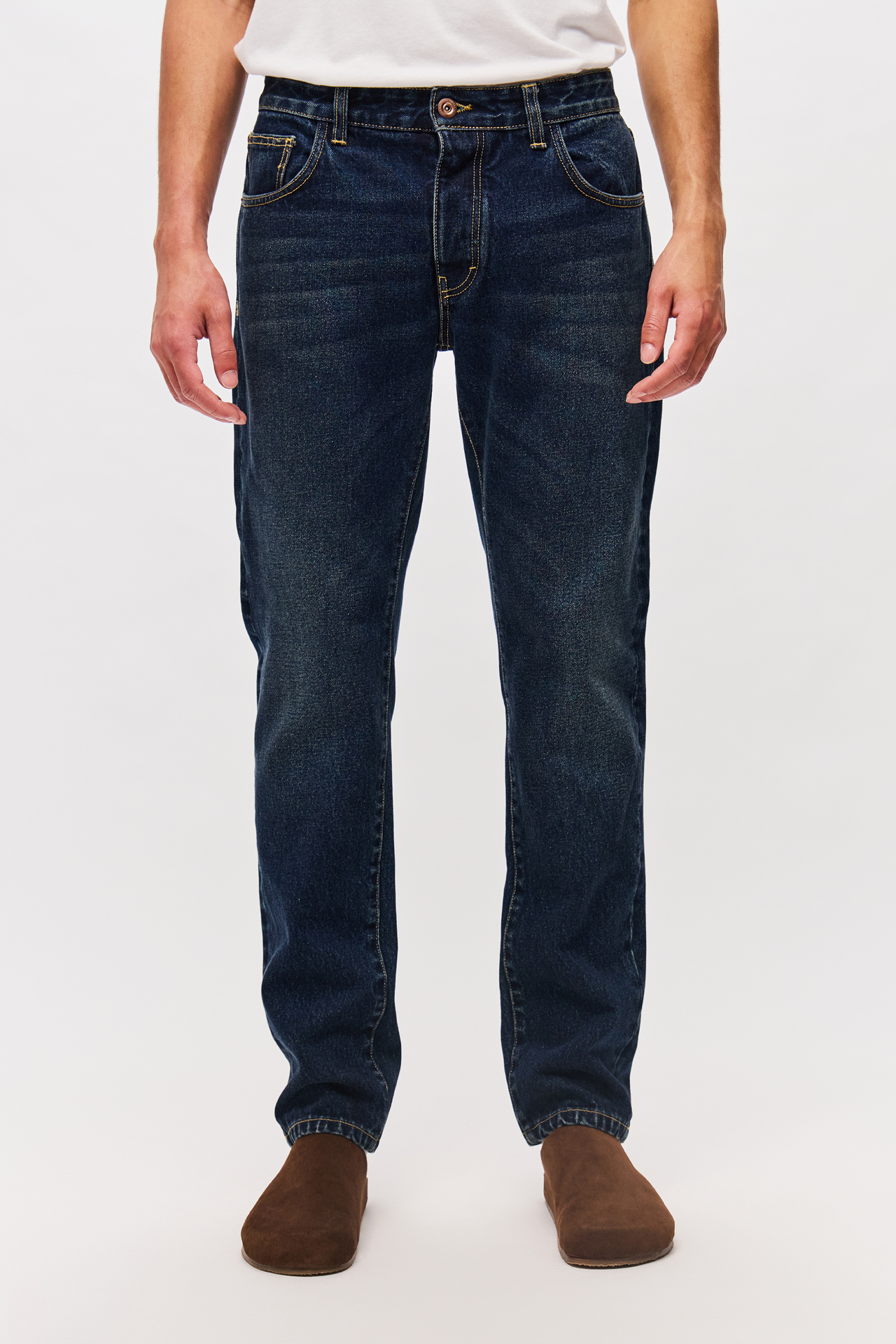 RELAXED STRAIGHT FIT JEANS