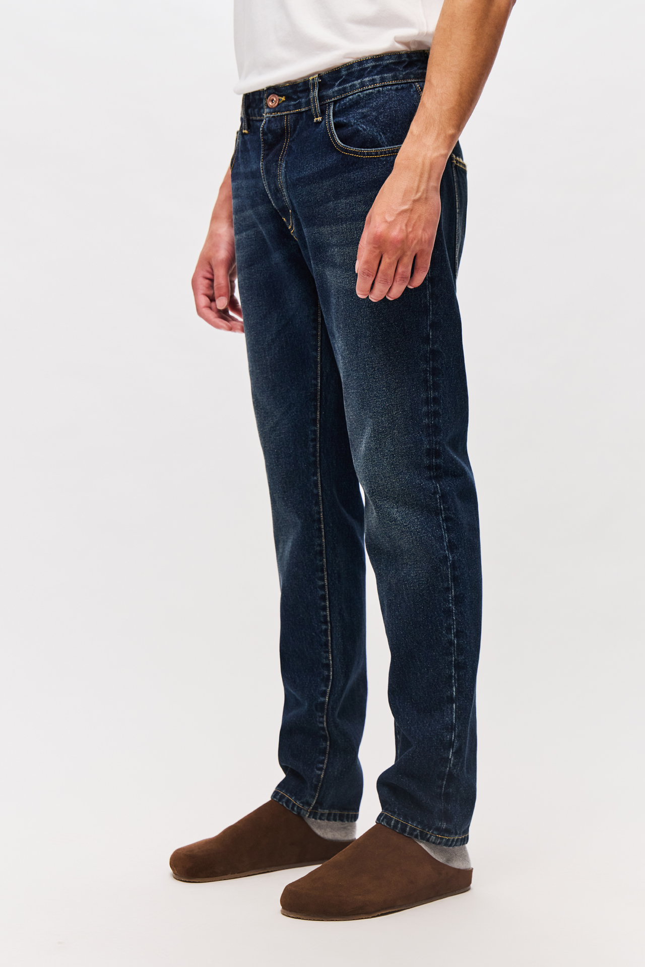 RELAXED STRAIGHT FIT JEANS