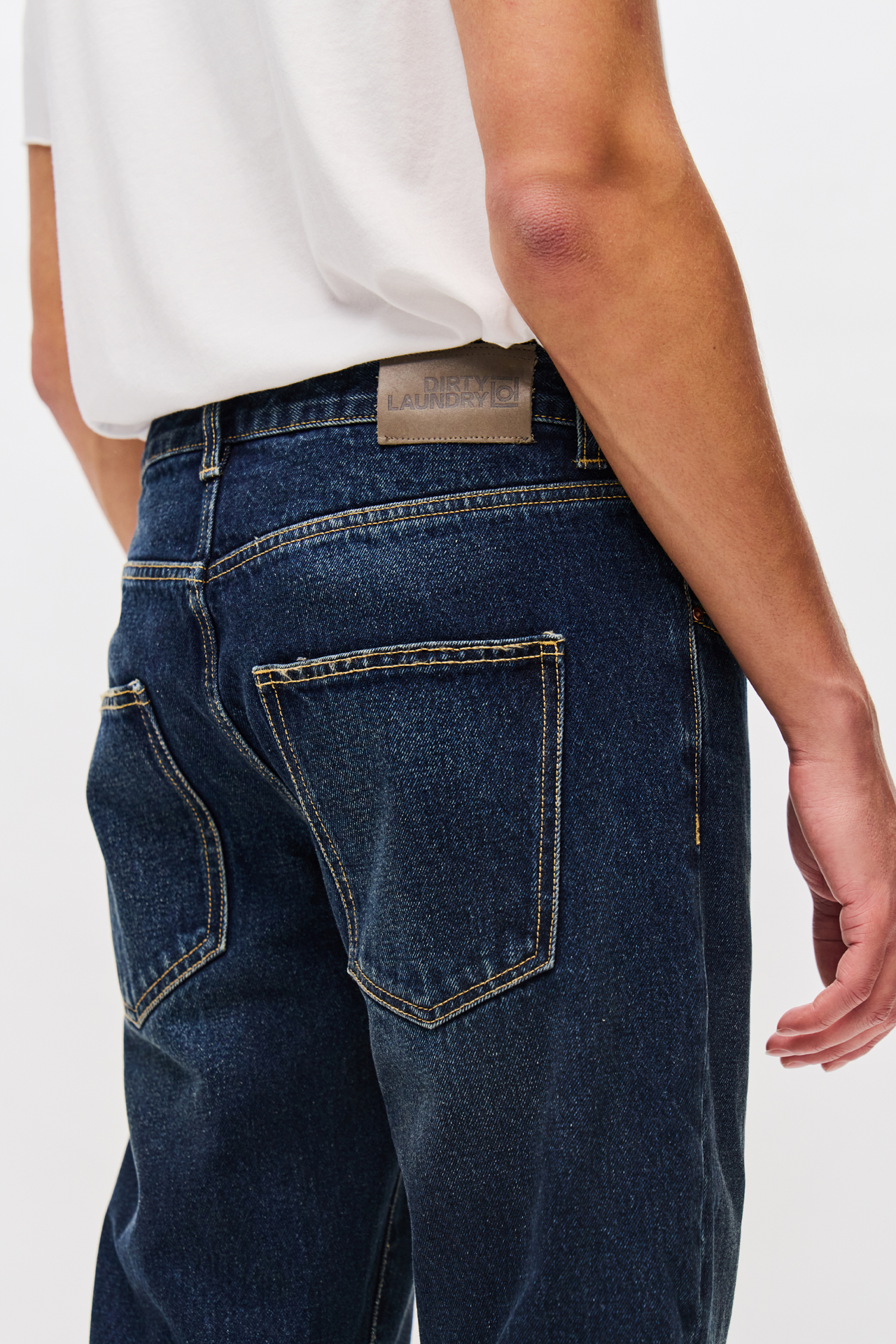 RELAXED STRAIGHT FIT JEANS