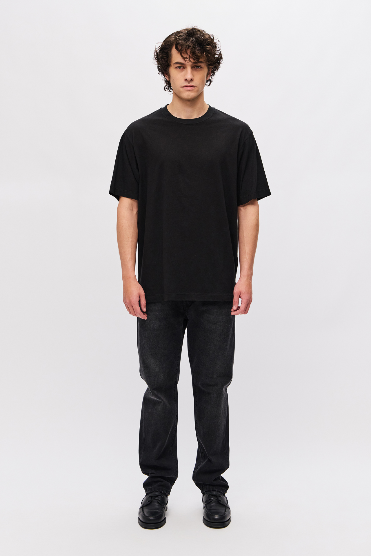 RELAXED STRAIGHT FIT JEANS