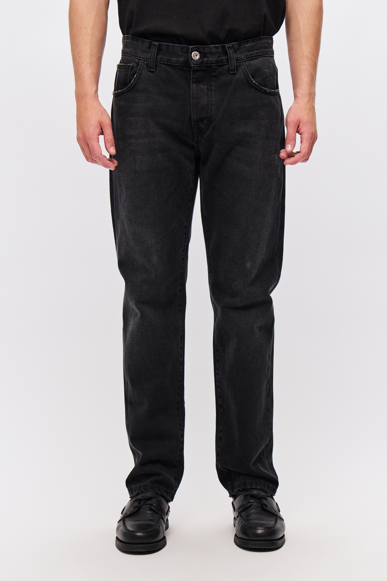 RELAXED STRAIGHT FIT JEANS