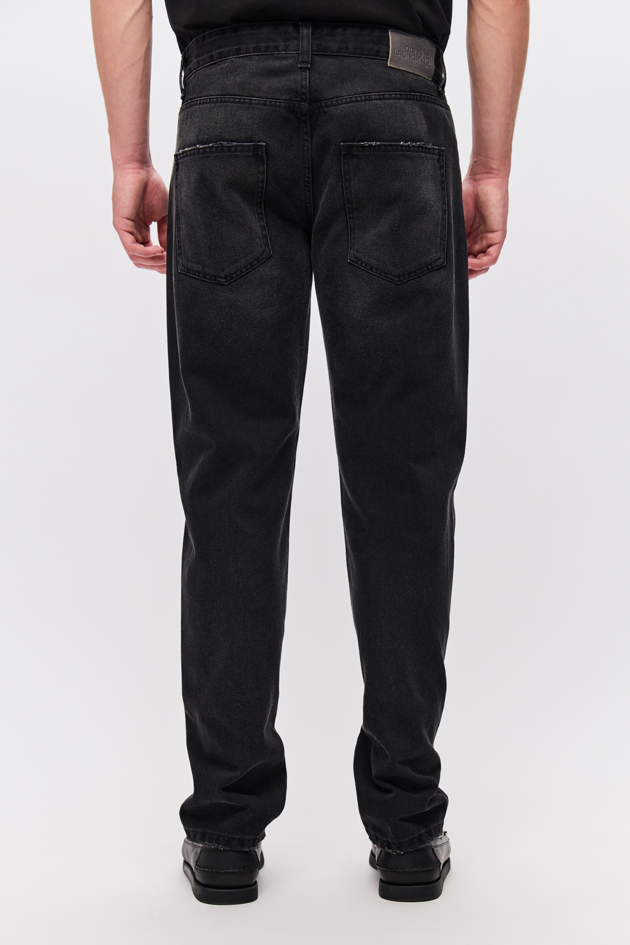 RELAXED STRAIGHT FIT JEANS