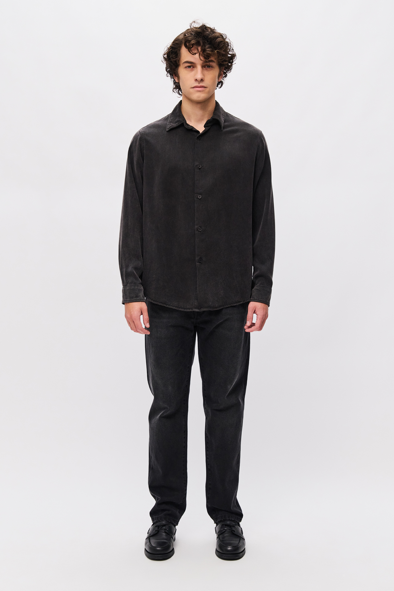 RELAXED STRAIGHT FIT JEANS